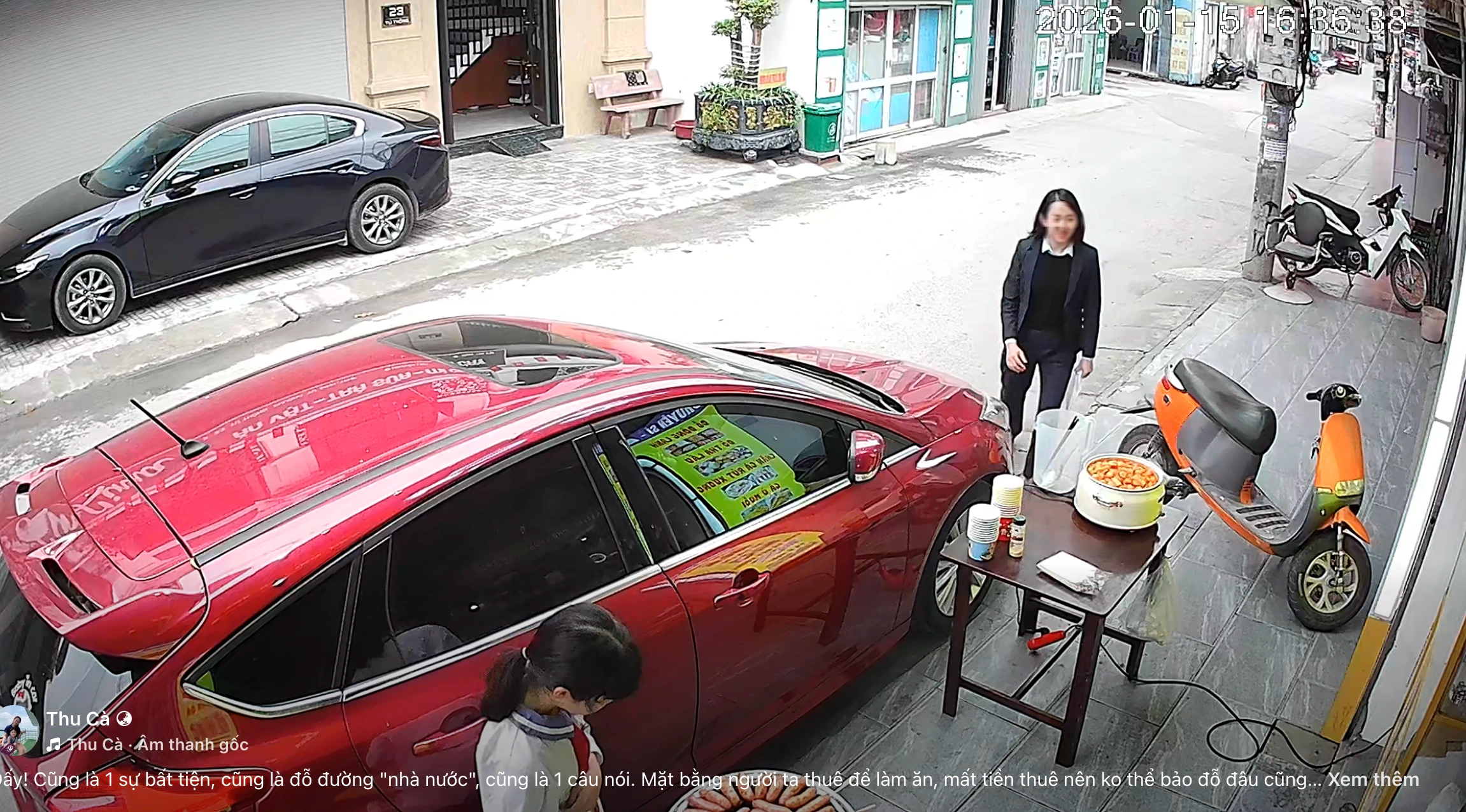 Đậu &ocirc; t&ocirc; trước qu&aacute;n 1 tiếng, chủ xe n&oacute;i g&igrave; khiến chủ qu&aacute;n 'kh&ocirc;ng nỡ giận'? - Ảnh 1.