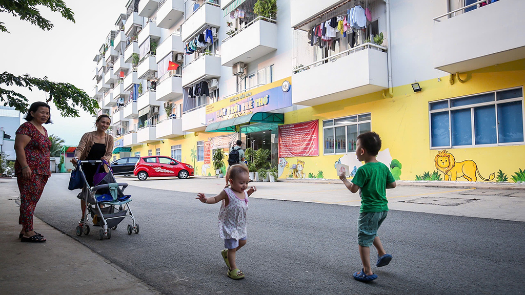 Lăng kính bạn đọc: Nhà ở xã hội phải đến đúng tay người cần - Ảnh 1.