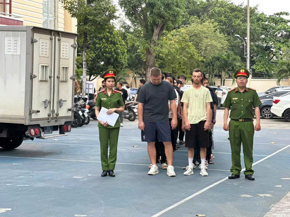 Công an TP.HCM phá đường dây buôn cần sa qua mạng, có người nước ngoài - Ảnh 2.