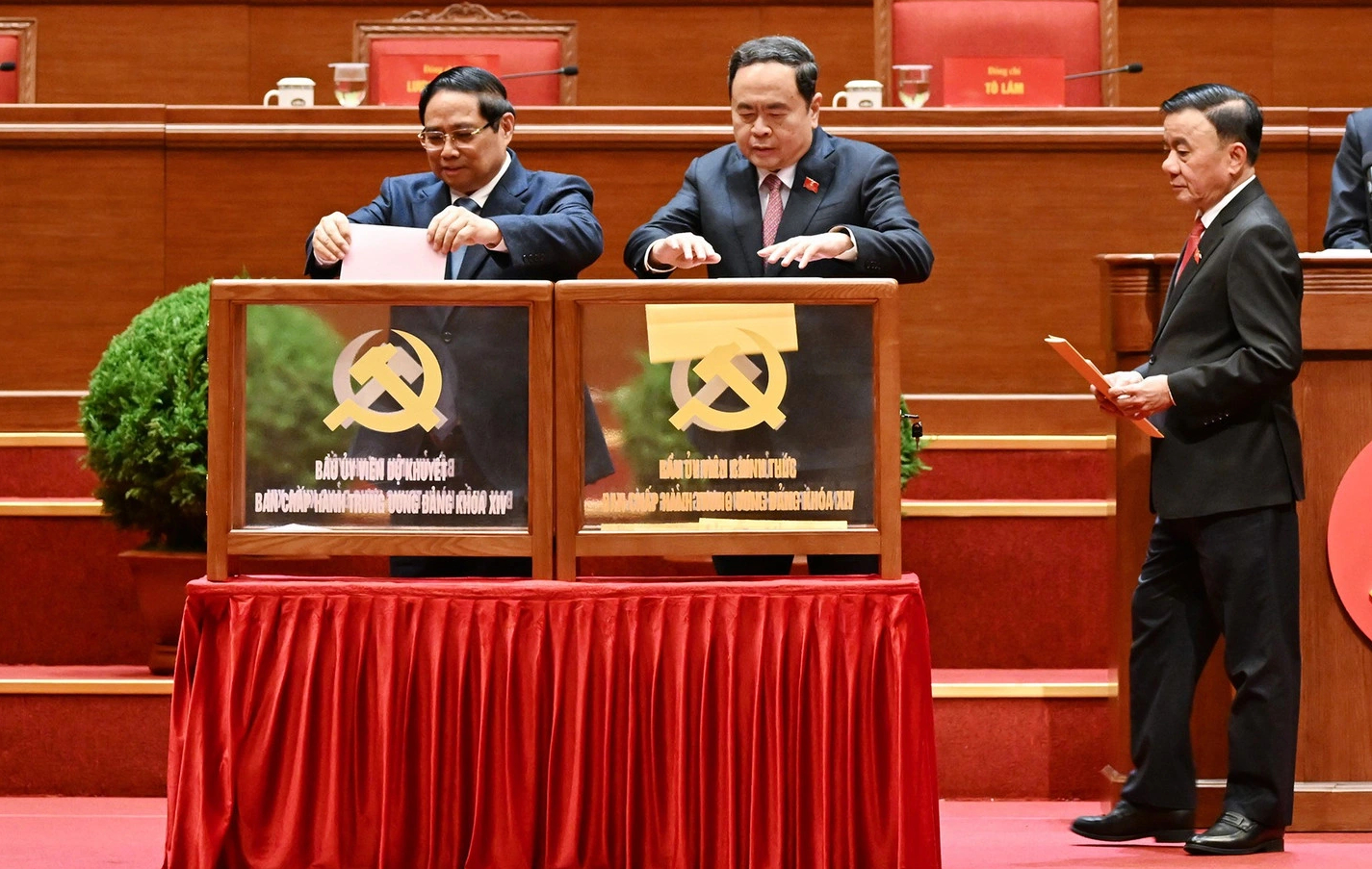 H&igrave;nh ảnh l&atilde;nh đạo Đảng, Nh&agrave; nước bỏ phiếu bầu Ban Chấp h&agrave;nh Trung ương Đảng kh&oacute;a XIV- Ảnh 3.