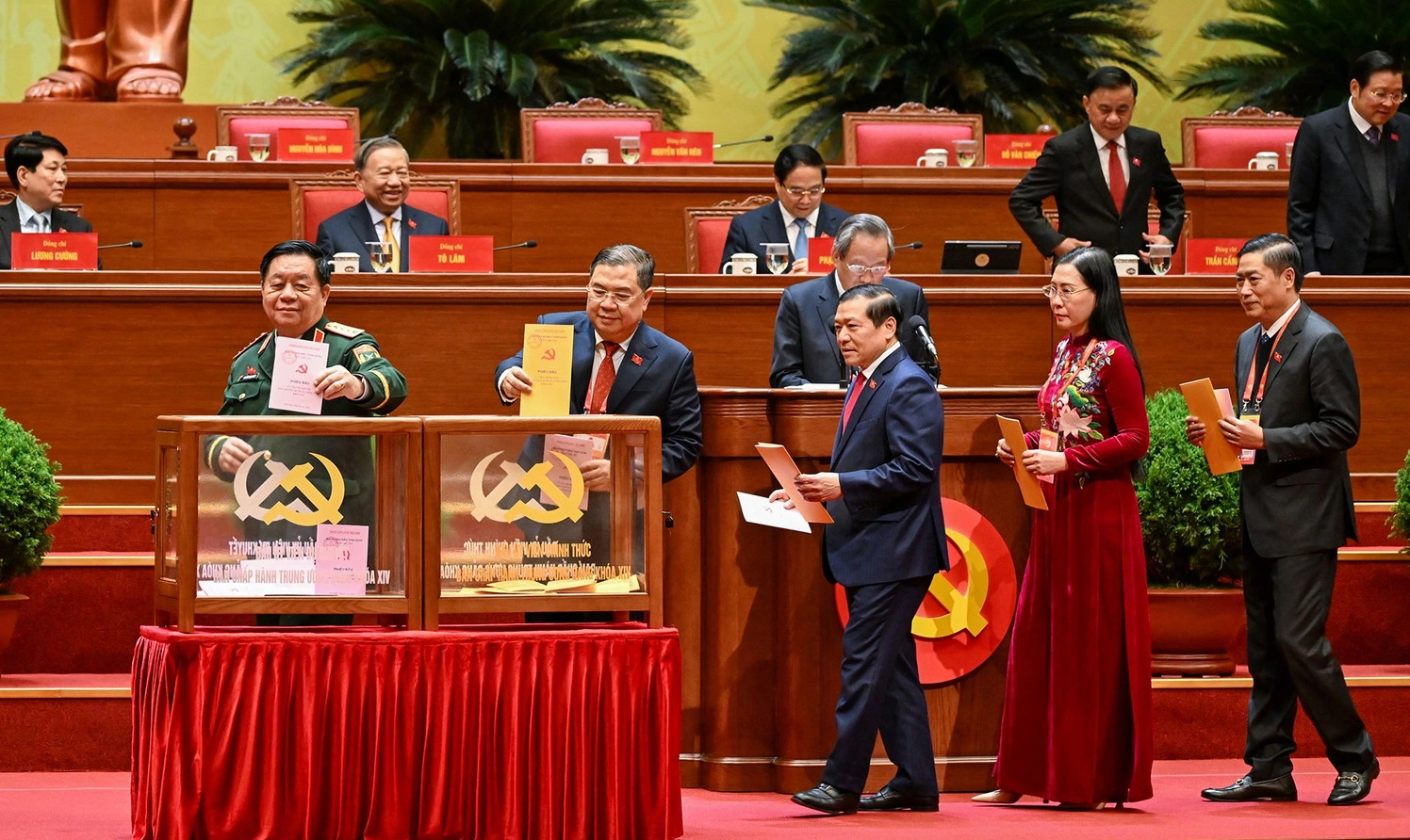 H&igrave;nh ảnh l&atilde;nh đạo Đảng, Nh&agrave; nước bỏ phiếu bầu Ban Chấp h&agrave;nh Trung ương Đảng kh&oacute;a XIV- Ảnh 9.