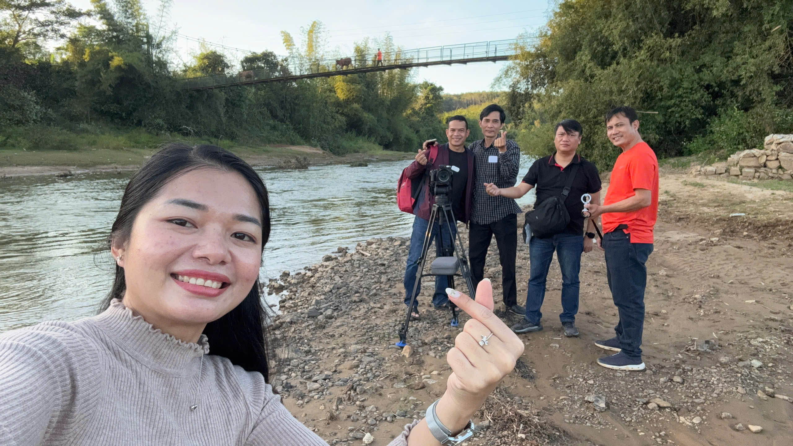 Khi đại đoàn kết được kể bằng 'mít non - cá chuồn'- Ảnh 1. Khi đại đoàn kết được kể bằng 'mít non - cá chuồn'- Ảnh 1.