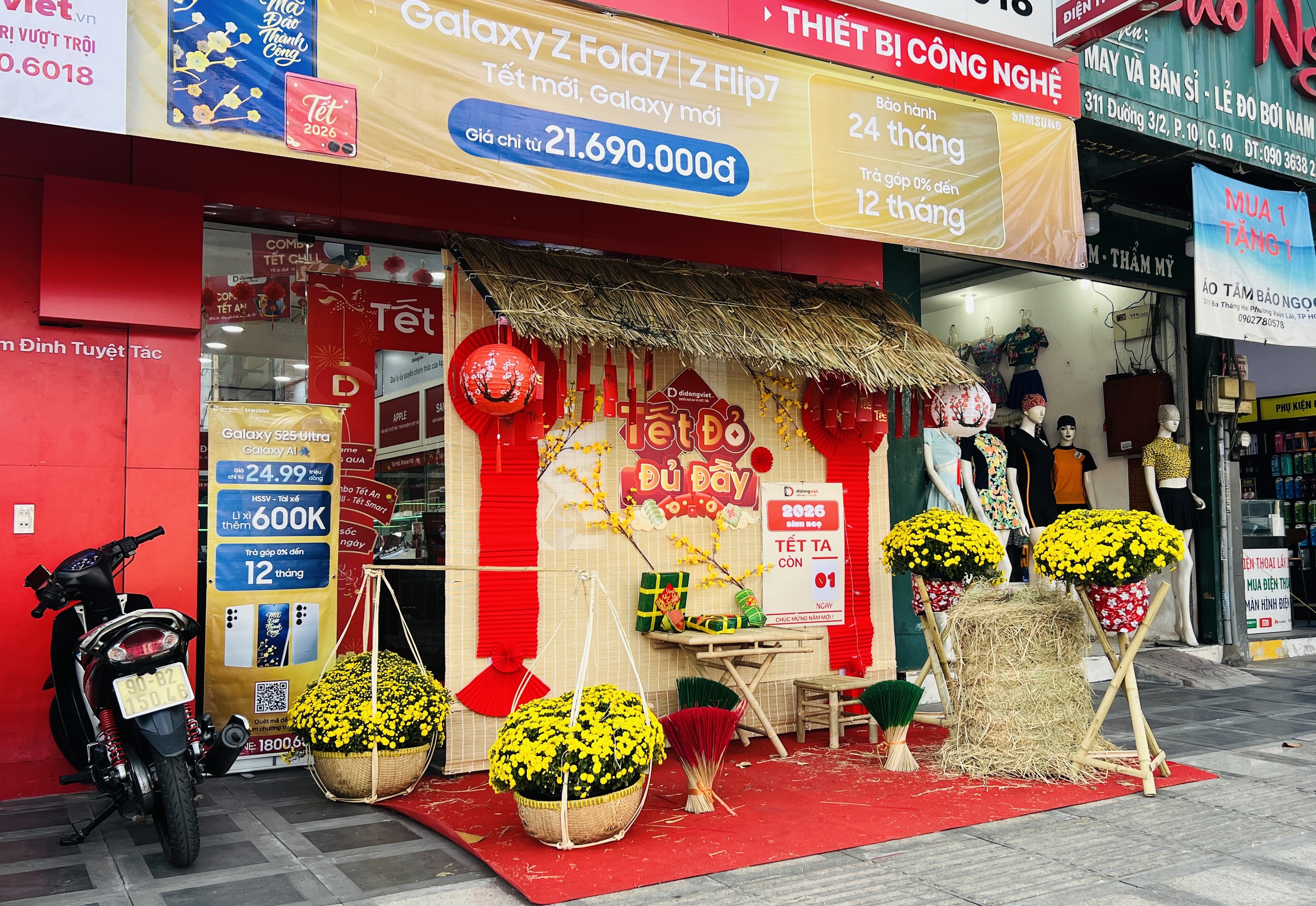 Hoa tết nở rực rỡ ở TP.HCM , người d&acirc;n ủng hộ n&ocirc;ng d&acirc;n miền T&acirc;y - Ảnh 8.