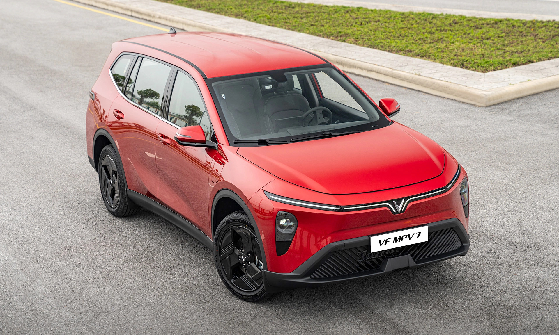 Đề xuất miễn lệ phí trước bạ ô tô điện đến hết năm 2030- Ảnh 1. Đề xuất miễn lệ phí trước bạ ô tô điện đến hết năm 2030- Ảnh 1.