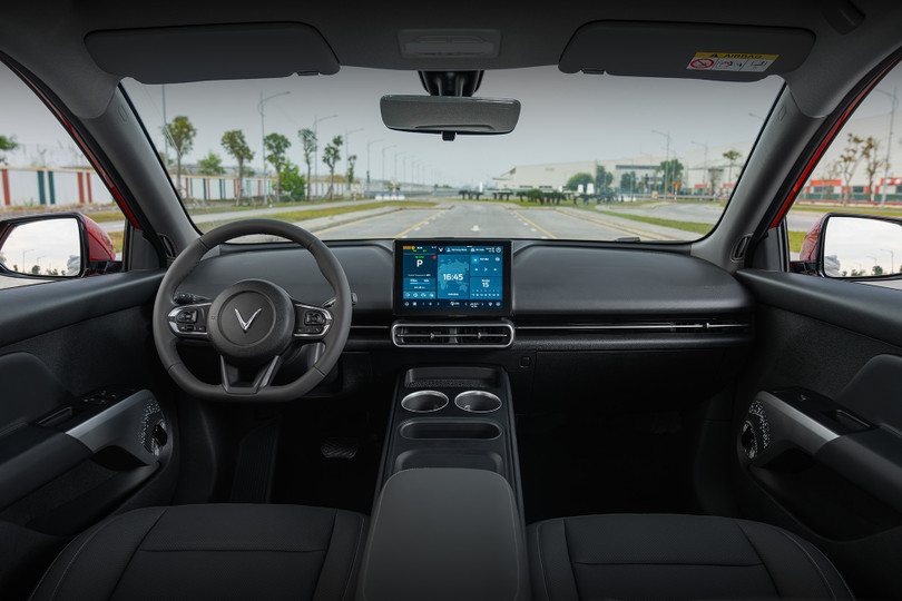 Cao hơn bản dịch vụ Limo Green 70 triệu, VinFast VF MPV 7 th&ecirc;m trang bị g&igrave;? - Ảnh 2.