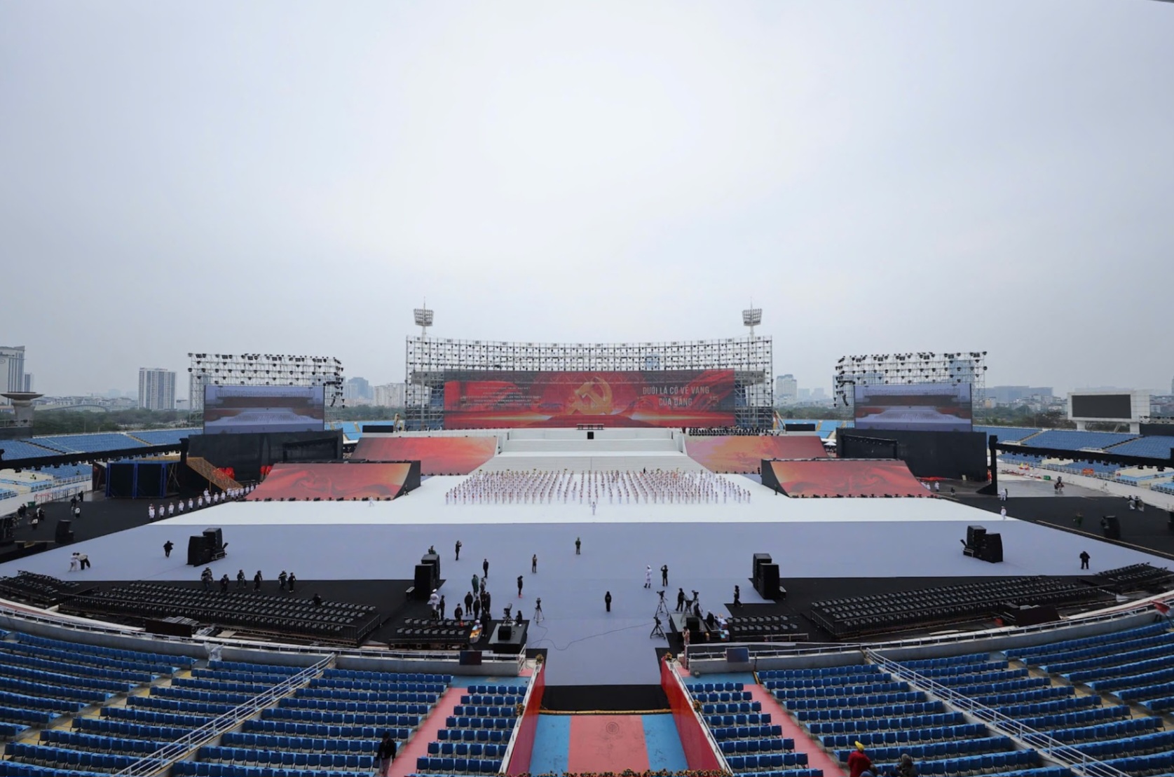 Nóng nhất Hà Nội hôm nay: Người dân hẹn nhau đi xem 'concert pháo hoa quốc gia'- Ảnh 3.