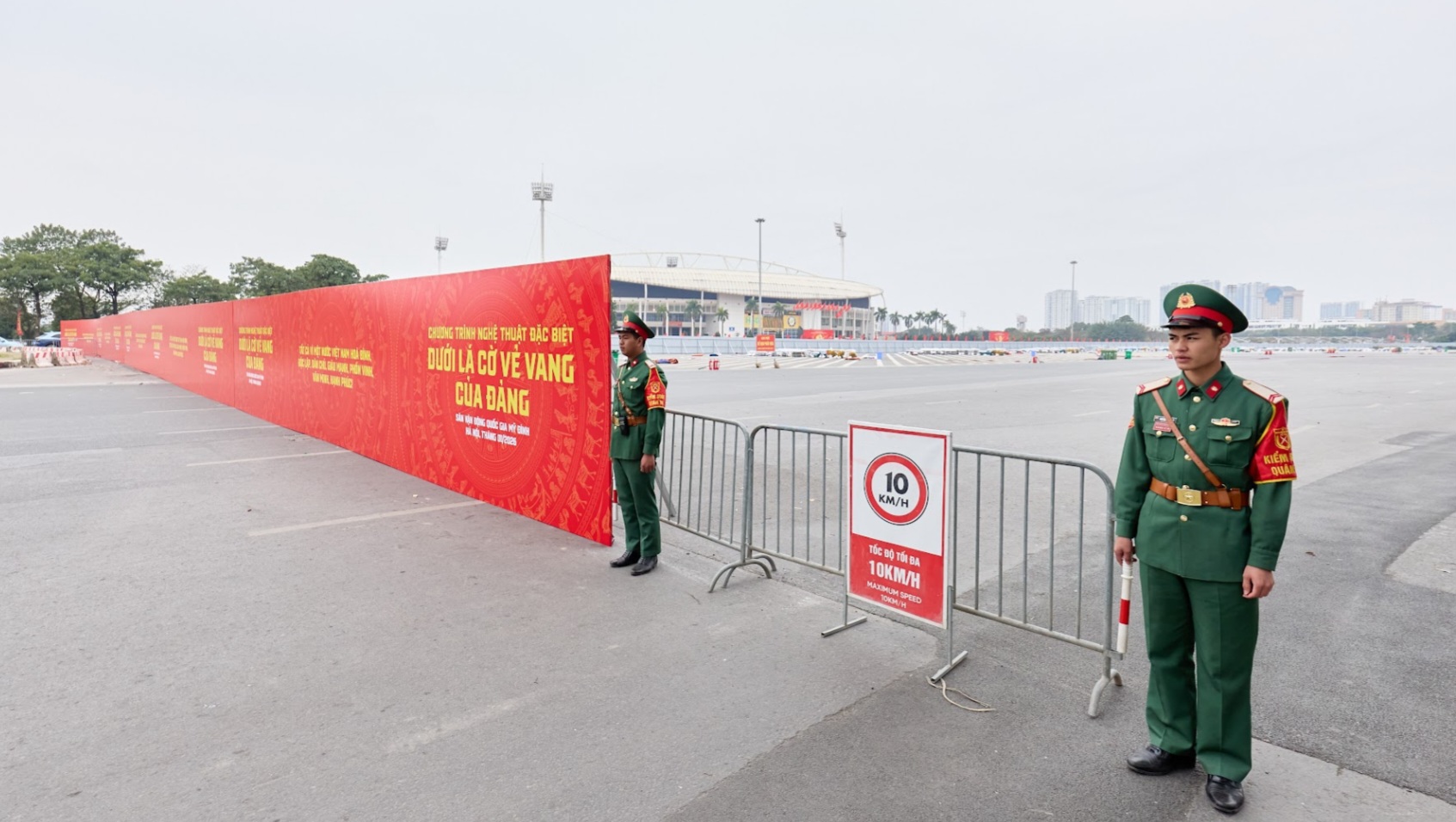 Nóng nhất Hà Nội hôm nay: Người dân hẹn nhau đi xem 'concert pháo hoa quốc gia'- Ảnh 9.