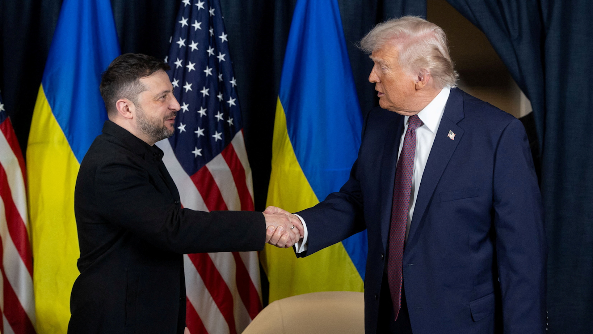 Tổng thống Zelensky đối mặt với việc châu Âu chuyển trọng tâm sang ông Trump - Ảnh 1. Tổng thống Zelensky đối mặt với việc châu Âu chuyển trọng tâm sang ông Trump - Ảnh 1.