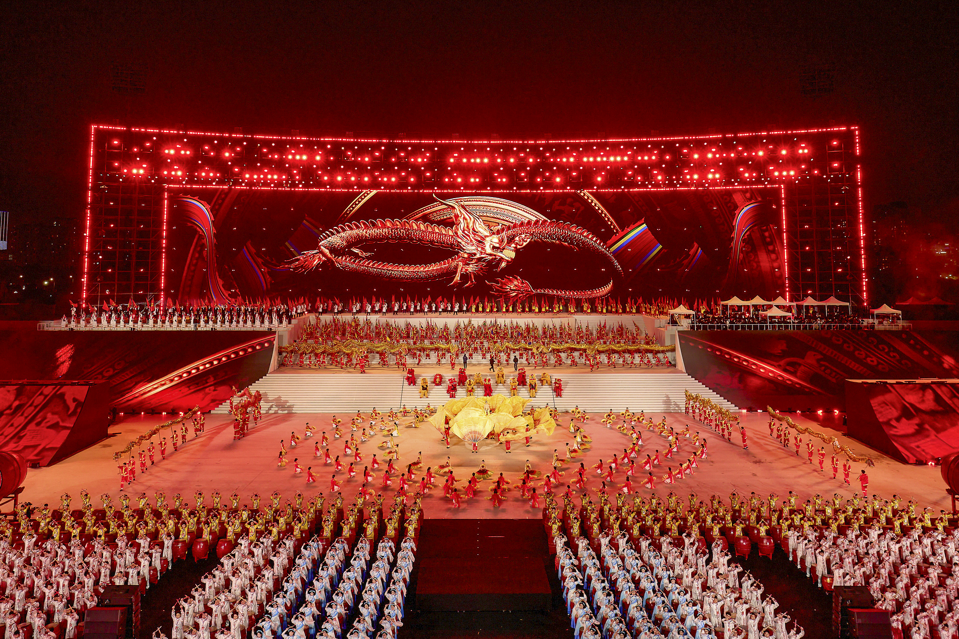 M&atilde;n nh&atilde;n 'đại tiệc' ph&aacute;o hoa mừng th&agrave;nh c&ocirc;ng Đại hội XIV của Đảng- Ảnh 10.