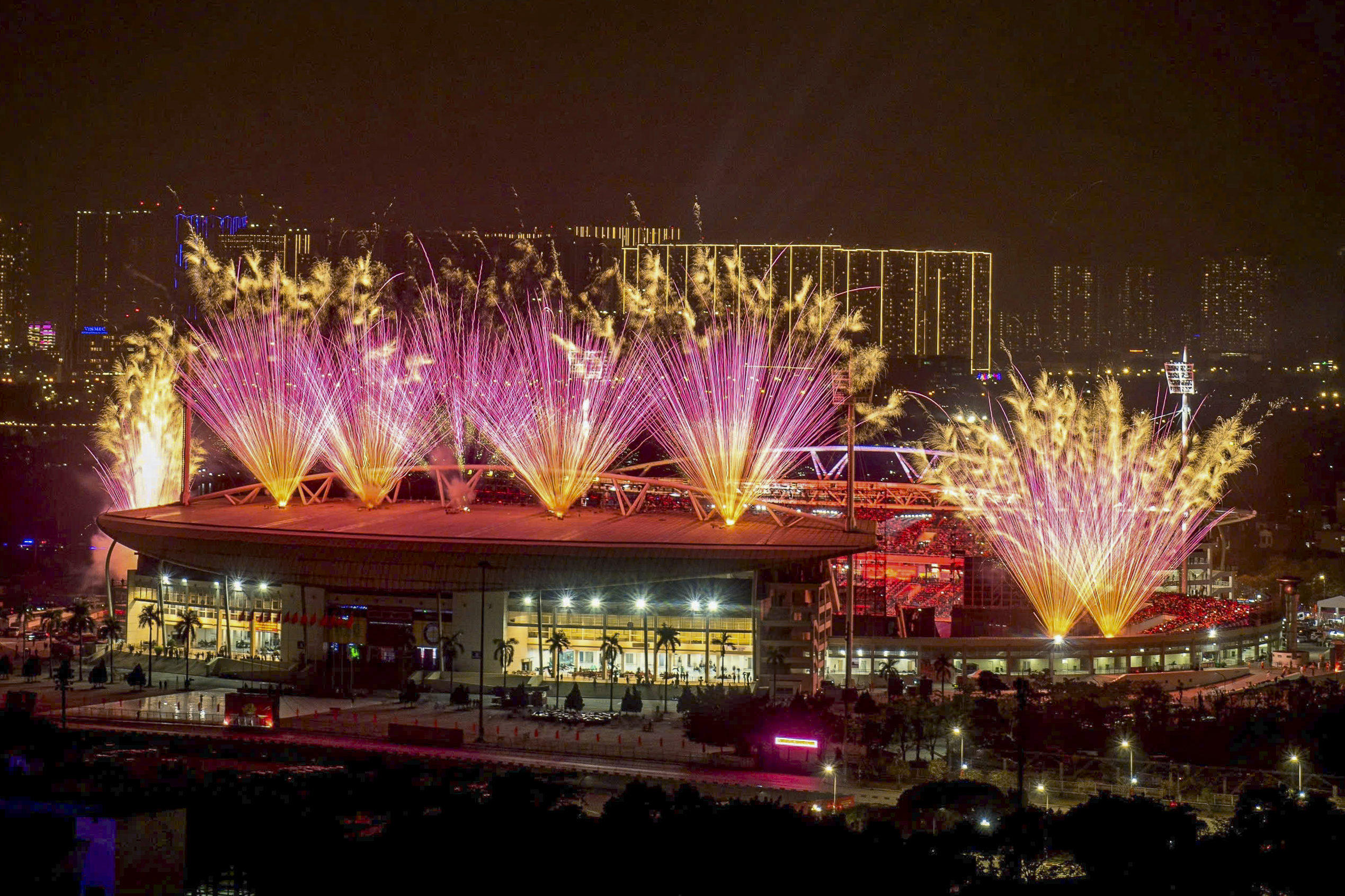 M&atilde;n nh&atilde;n 'đại tiệc' ph&aacute;o hoa mừng th&agrave;nh c&ocirc;ng Đại hội XIV của Đảng- Ảnh 7.