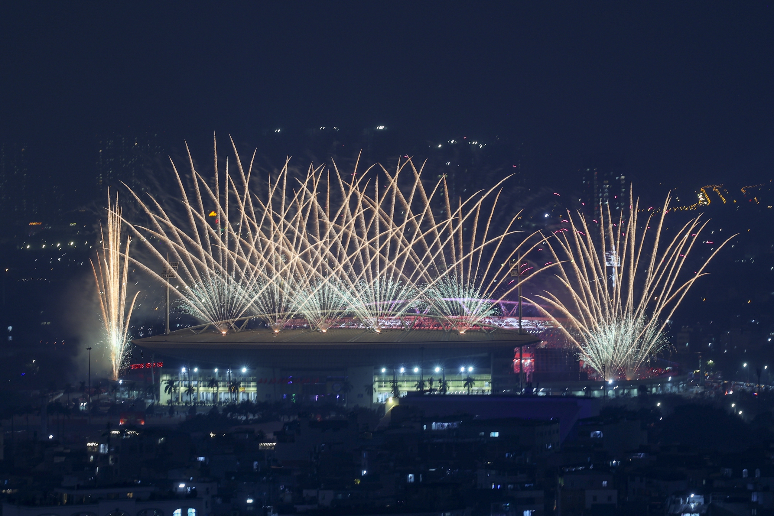 M&atilde;n nh&atilde;n 'đại tiệc' ph&aacute;o hoa mừng th&agrave;nh c&ocirc;ng Đại hội XIV của Đảng- Ảnh 6.