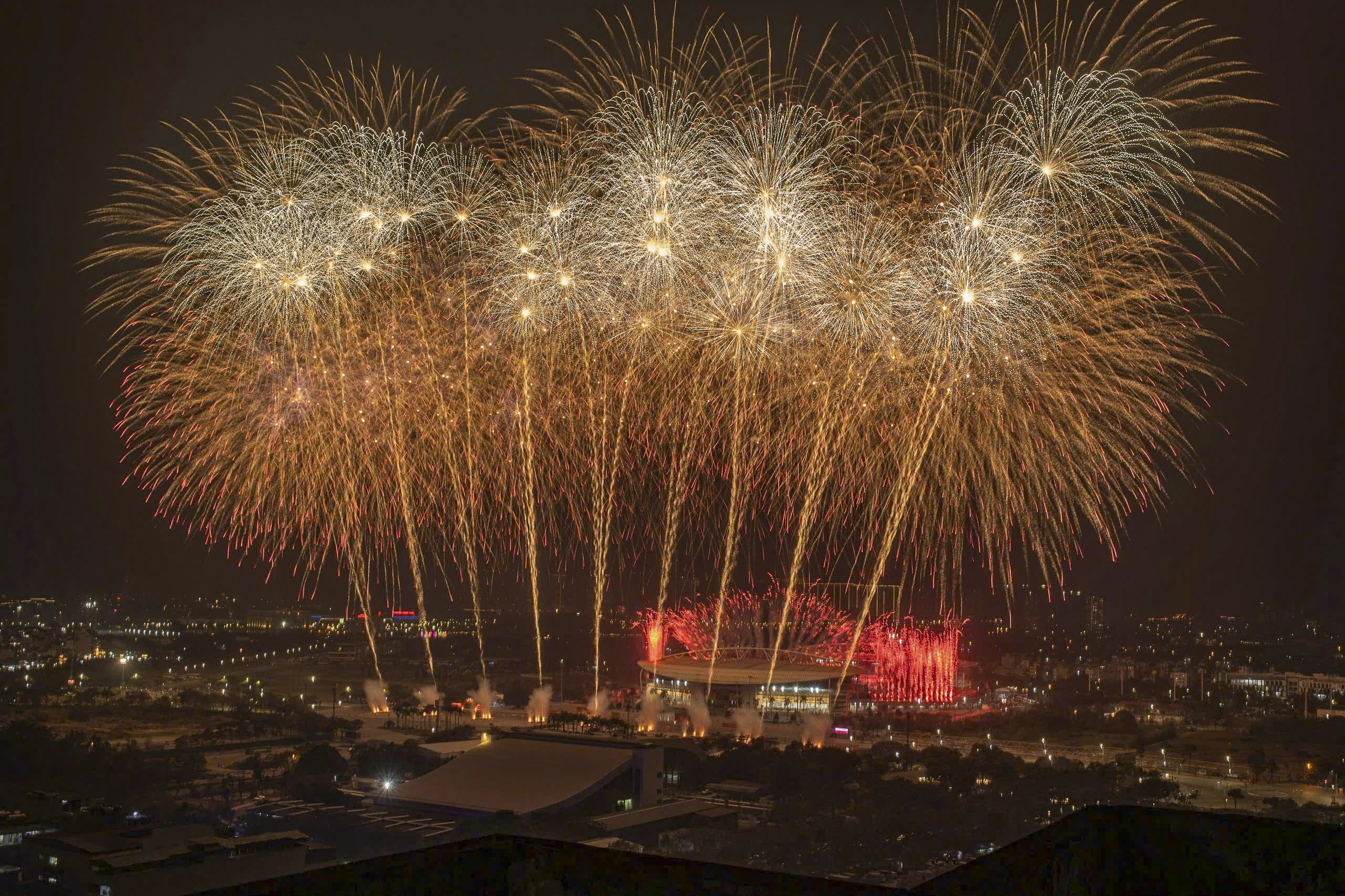 M&atilde;n nh&atilde;n 'đại tiệc' ph&aacute;o hoa mừng th&agrave;nh c&ocirc;ng Đại hội XIV của Đảng- Ảnh 2.