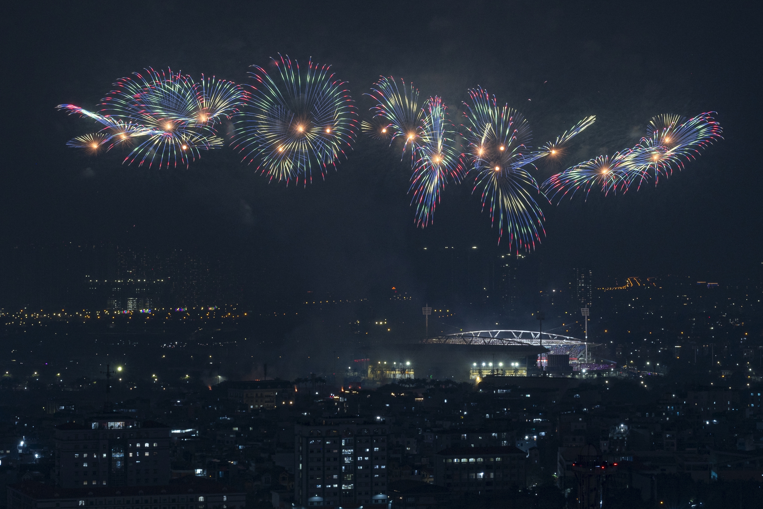 M&atilde;n nh&atilde;n 'đại tiệc' ph&aacute;o hoa mừng th&agrave;nh c&ocirc;ng Đại hội XIV của Đảng- Ảnh 5.