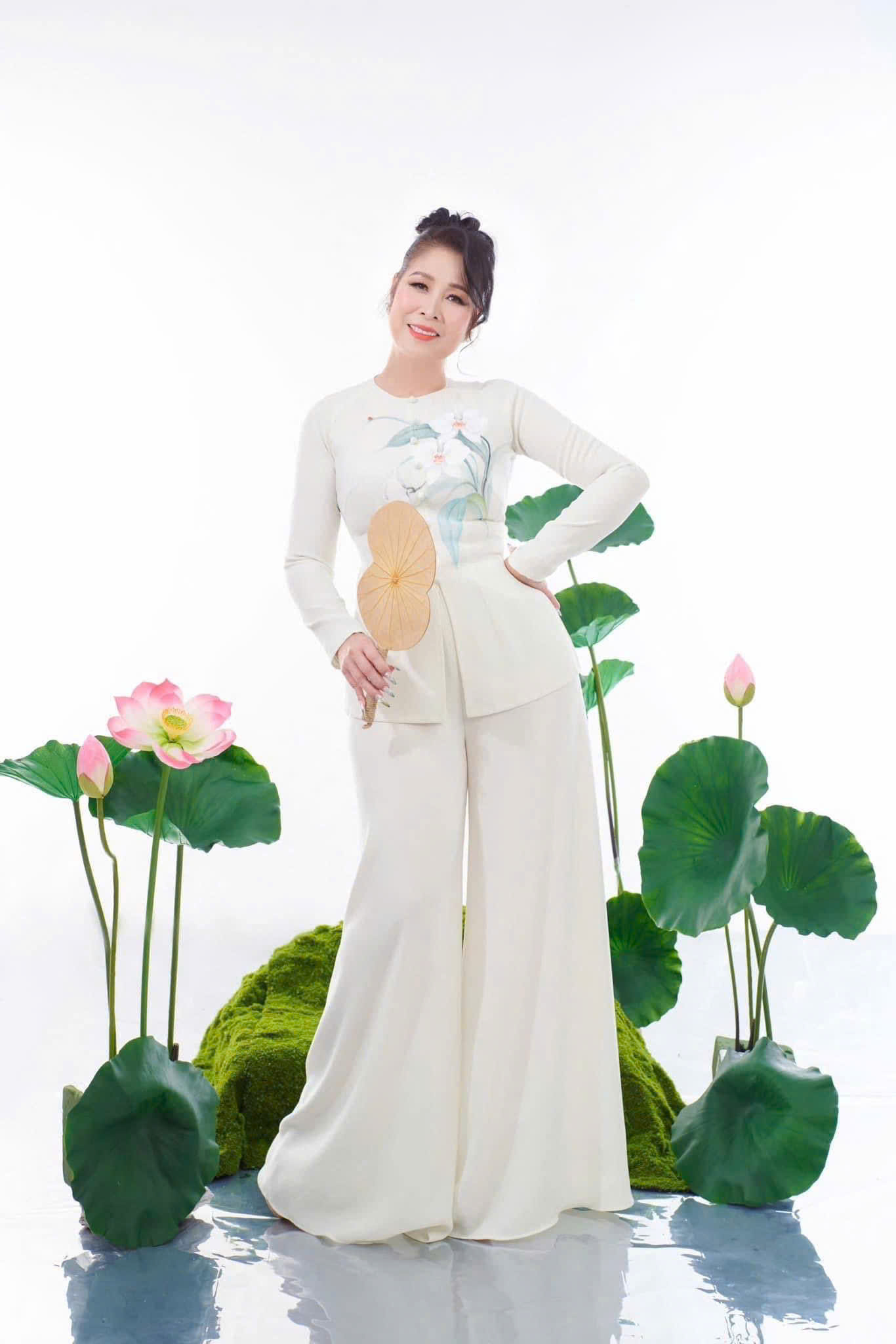 Sắc v&oacute;c g&acirc;y ch&uacute; &yacute; của NSND Hồng V&acirc;n ở tuổi 60 - Ảnh 6.