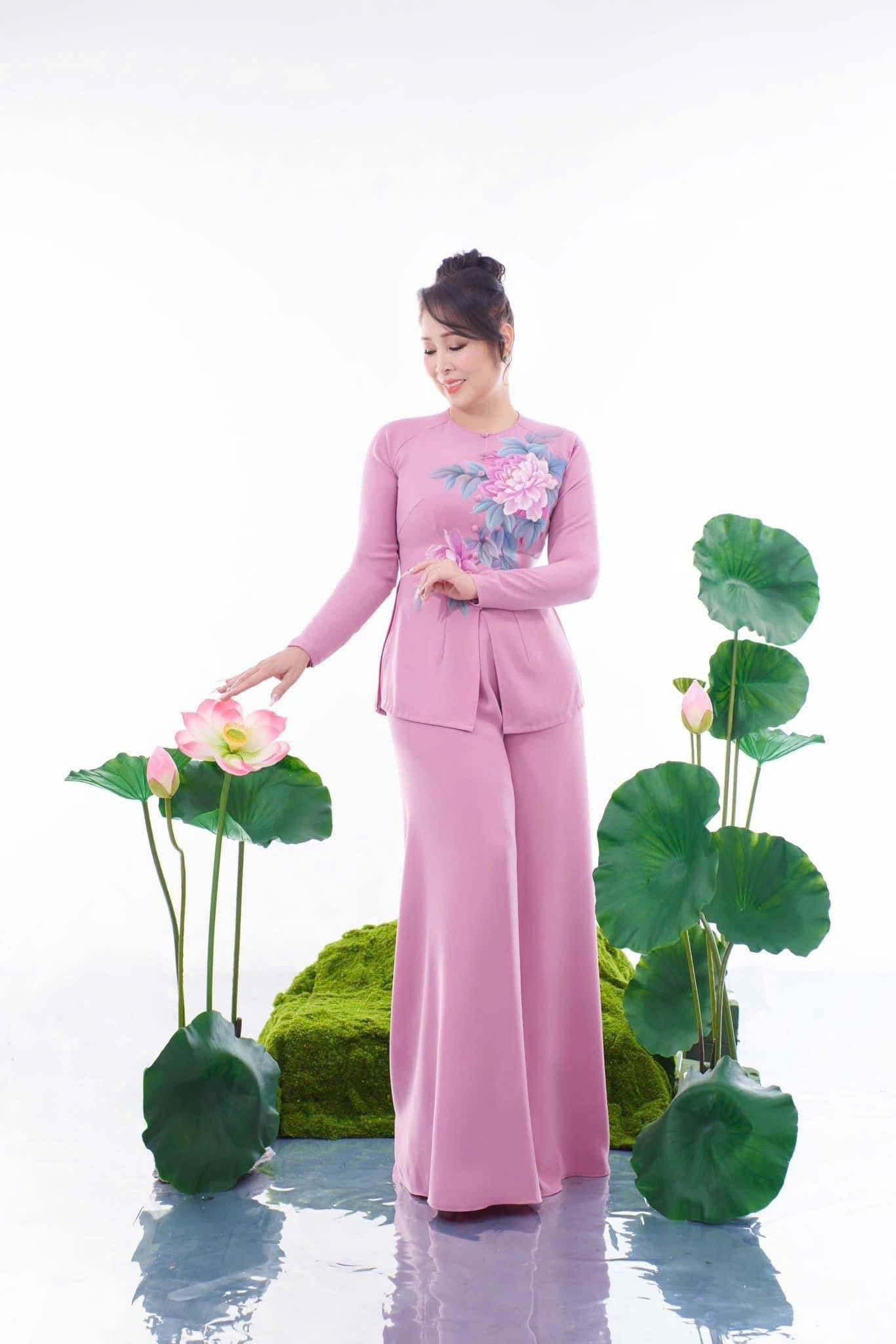 Sắc v&oacute;c g&acirc;y ch&uacute; &yacute; của NSND Hồng V&acirc;n ở tuổi 60 - Ảnh 5.