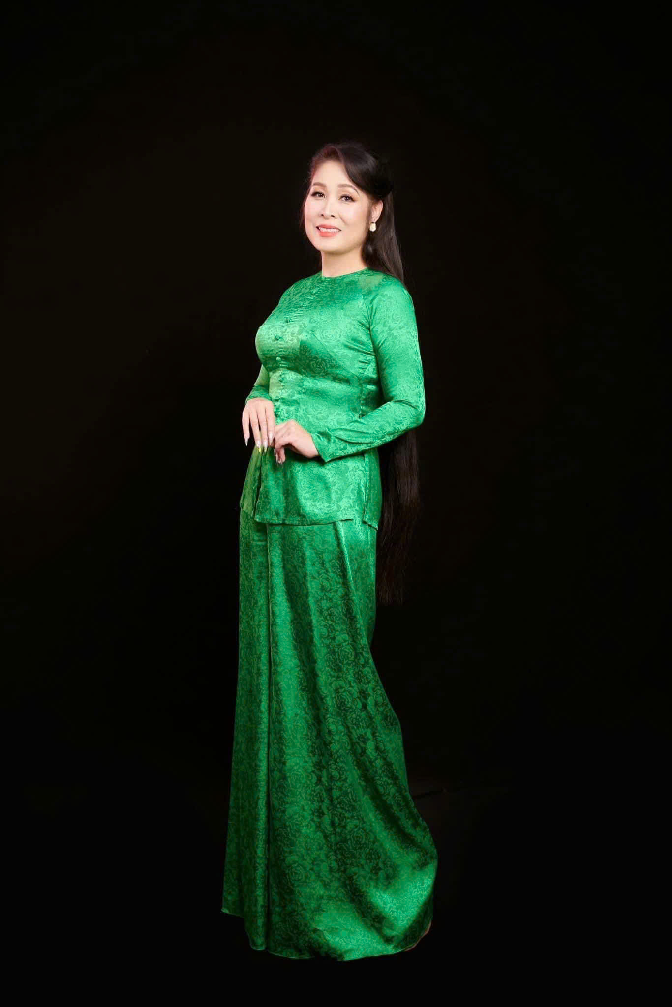 Sắc v&oacute;c g&acirc;y ch&uacute; &yacute; của NSND Hồng V&acirc;n ở tuổi 60 - Ảnh 8.