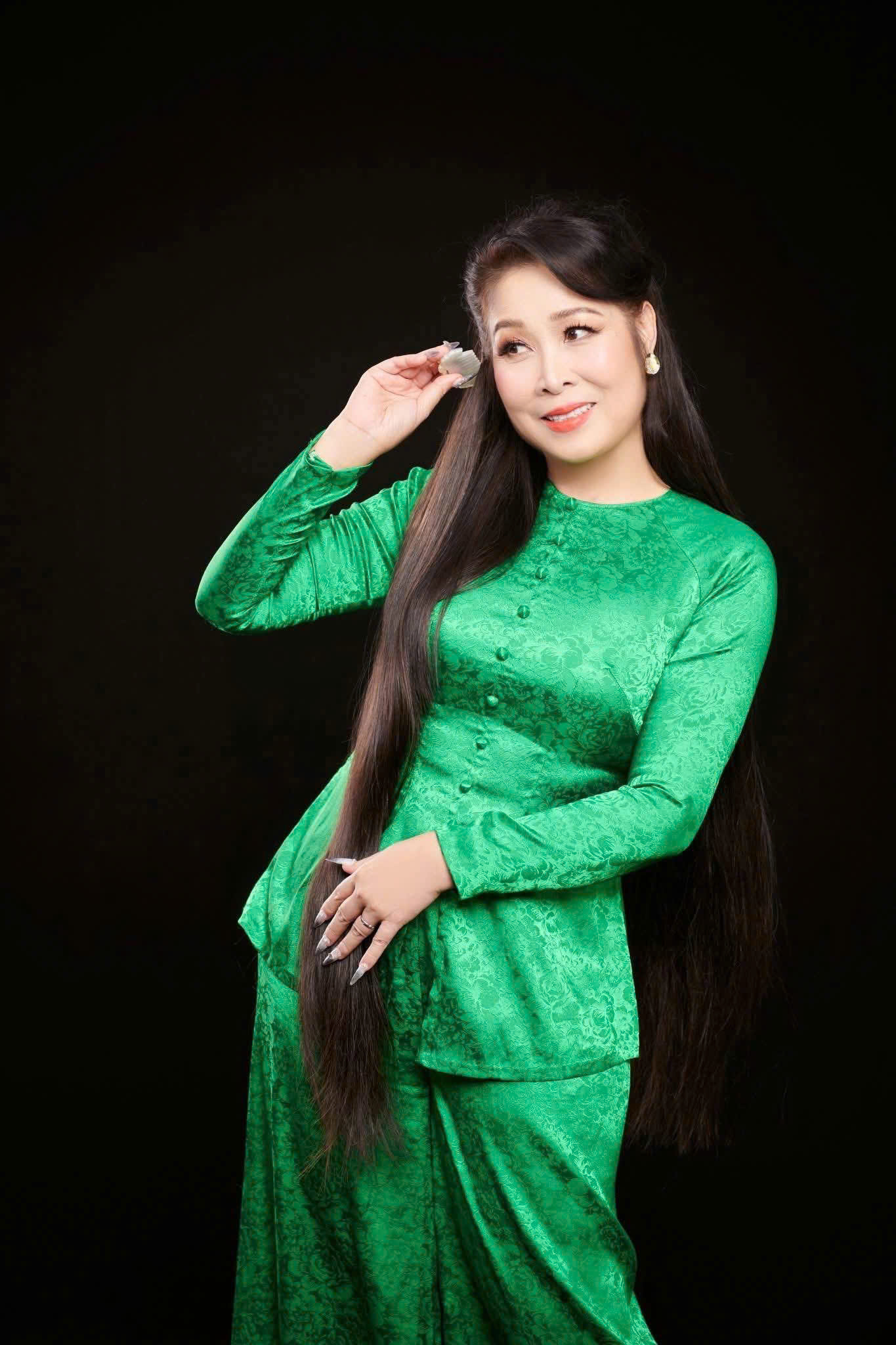 Sắc v&oacute;c g&acirc;y ch&uacute; &yacute; của NSND Hồng V&acirc;n ở tuổi 60 - Ảnh 1.