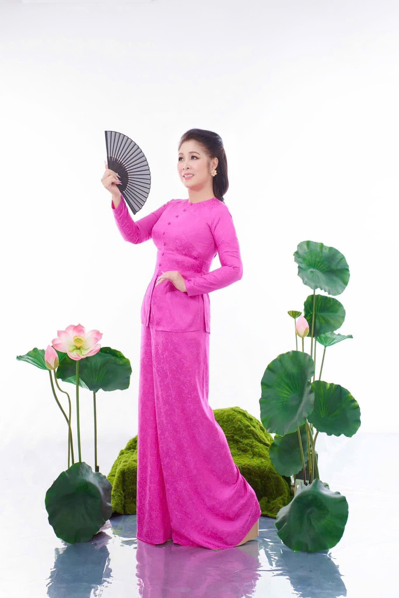 Sắc v&oacute;c g&acirc;y ch&uacute; &yacute; của NSND Hồng V&acirc;n ở tuổi 60 - Ảnh 7.