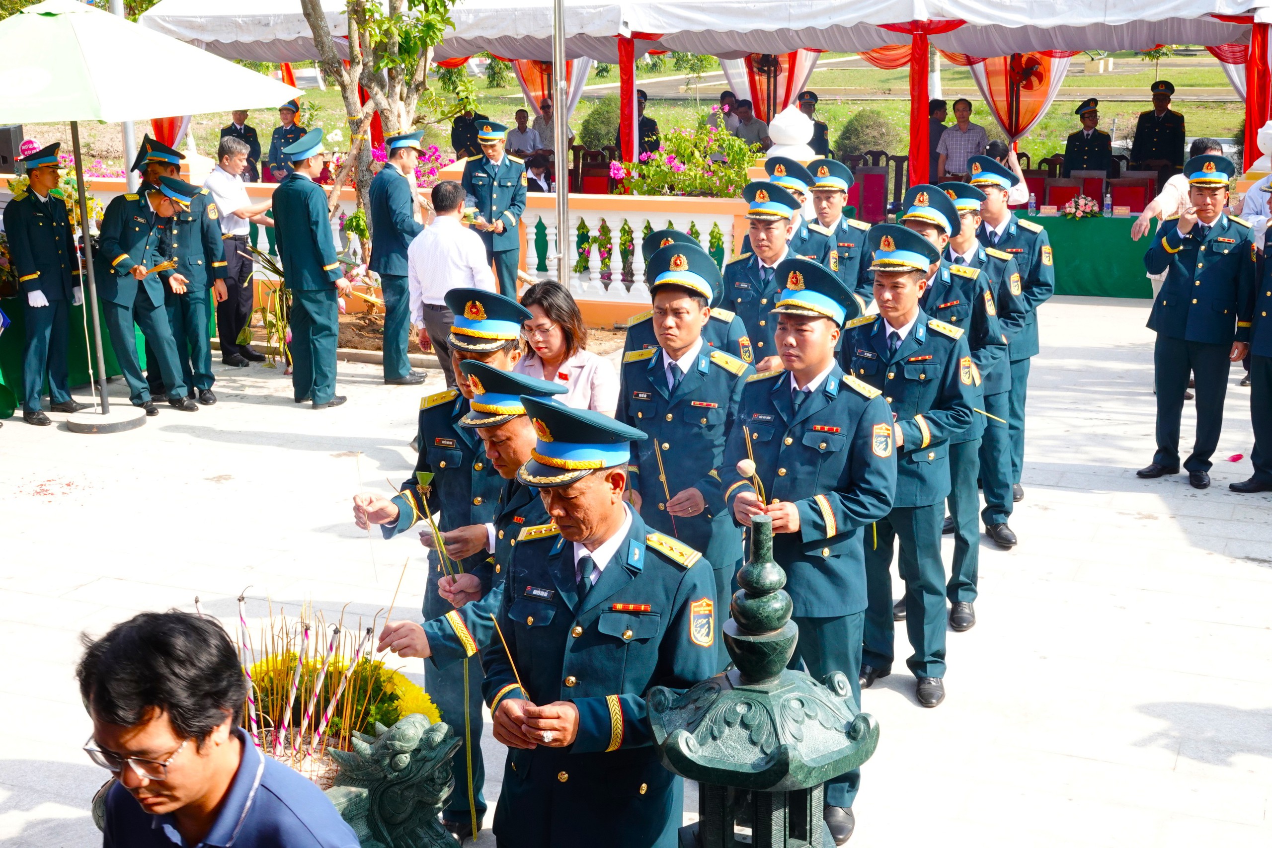 Khánh thành nhà bia tưởng niệm các anh hùng liệt sĩ Trung đoàn Không quân 917- Ảnh 4.