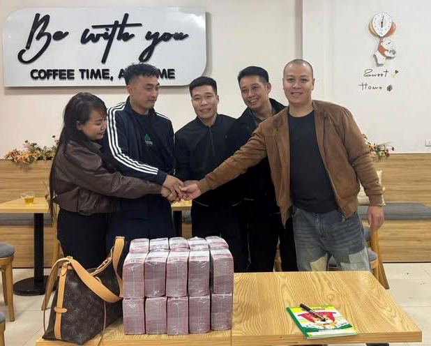 Người đ&agrave;n &ocirc;ng kể khoảnh khắc nhặt được bao tải tiền 1 tỉ tr&ecirc;n cao tốc - Ảnh 4.