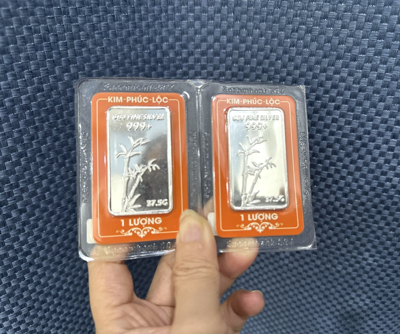 Giá bạc bật tăng sau đà lao dốc- Ảnh 1.