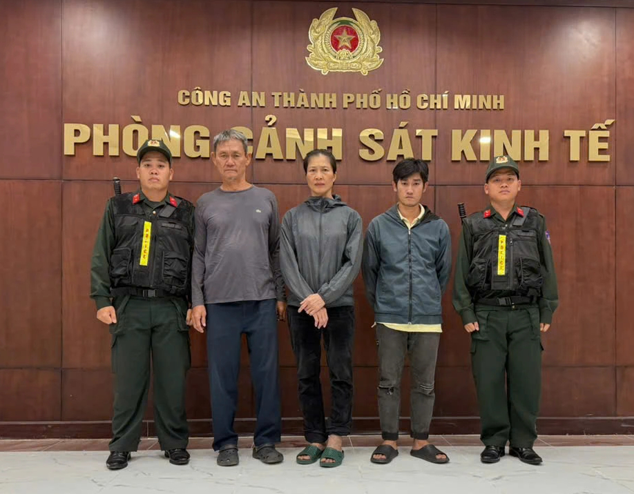 Công an TP.HCM triệt phá đường dây sản xuất thuốc đông y giả- Ảnh 1.