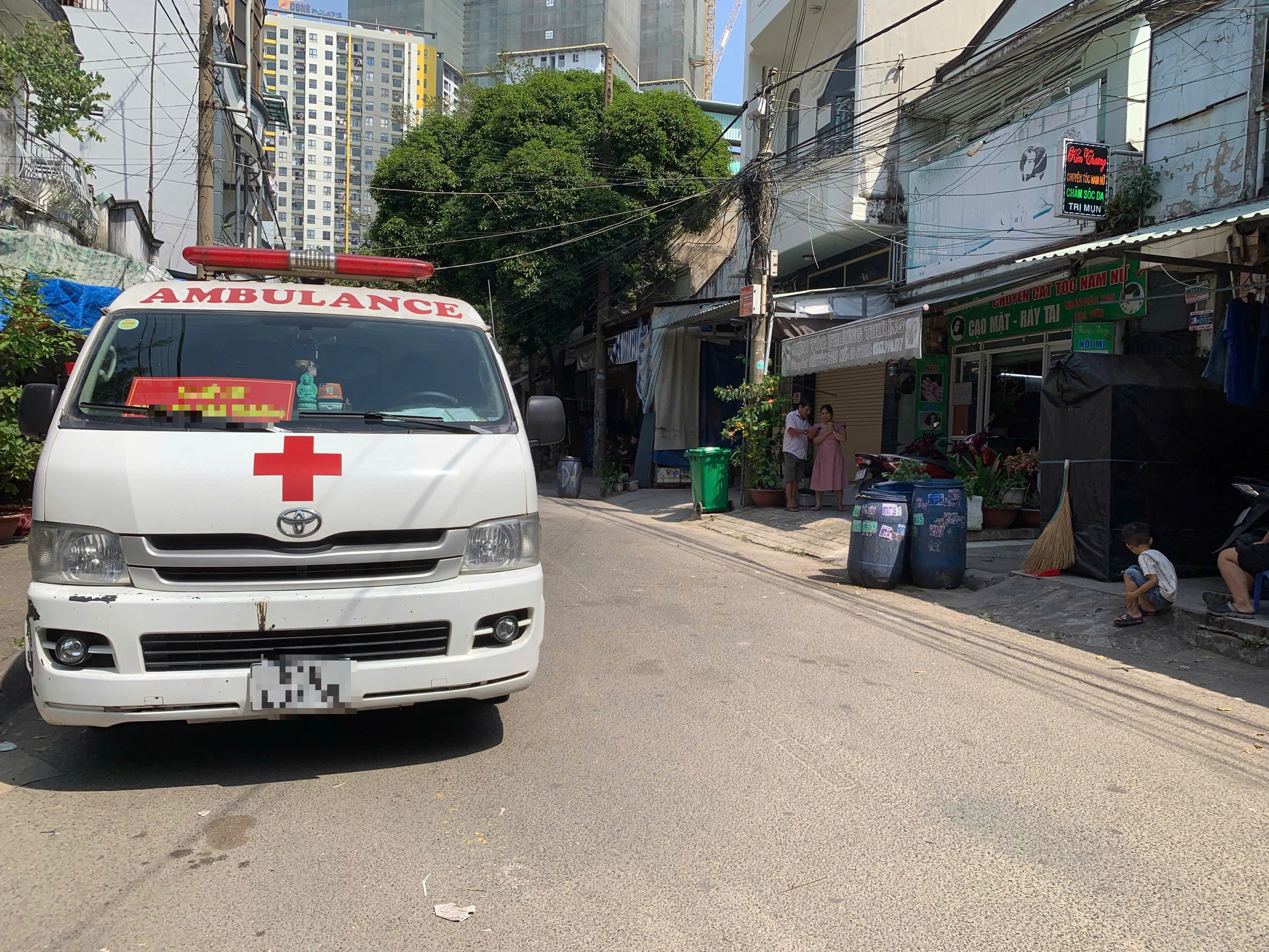 TP.HCM: Phát hiện nam thanh niên tử vong trước cửa phòng trọ bạn gái- Ảnh 1.