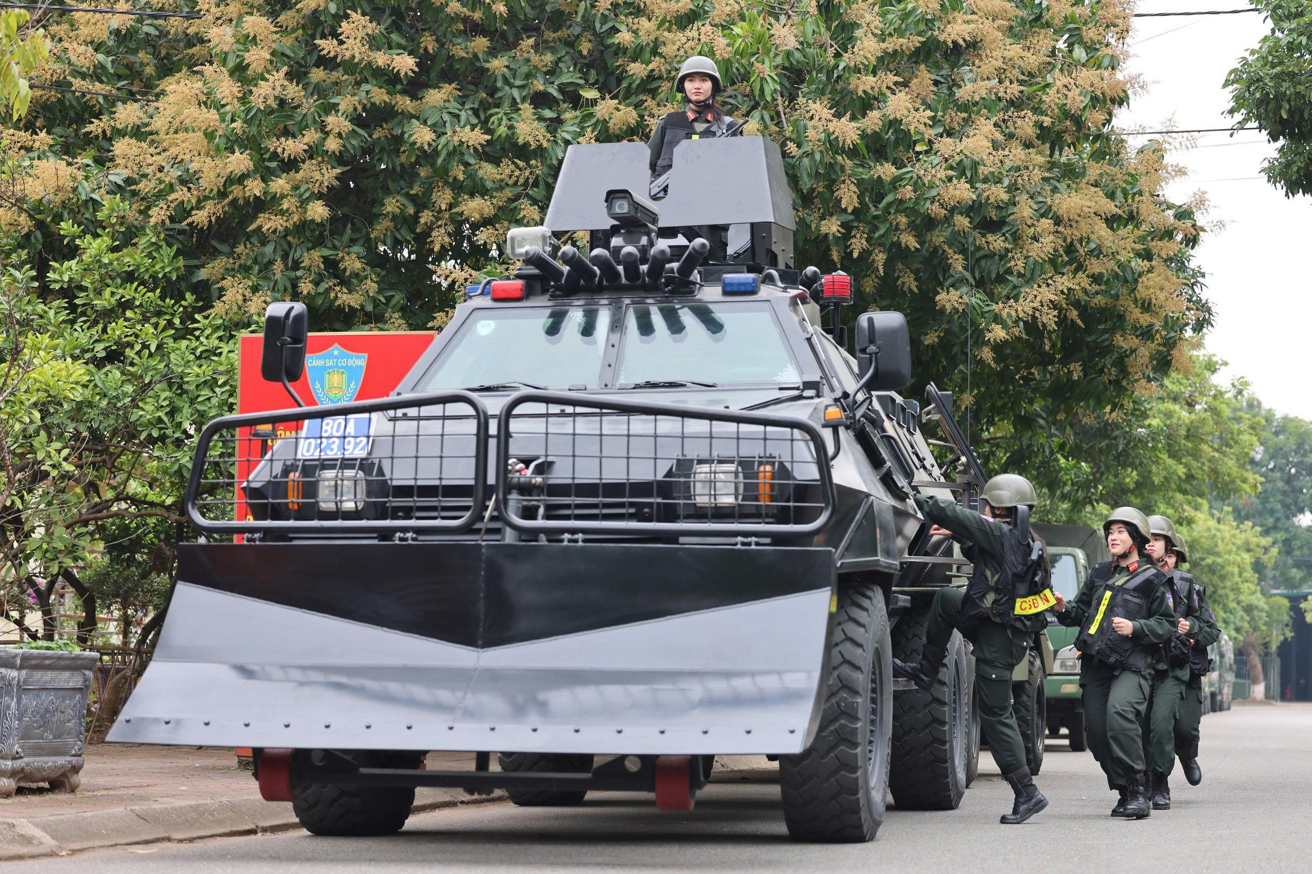 Những bóng hồng lặng lẽ tạo ‘lá chắn thép’ bảo vệ Đại hội Đảng- Ảnh 4.