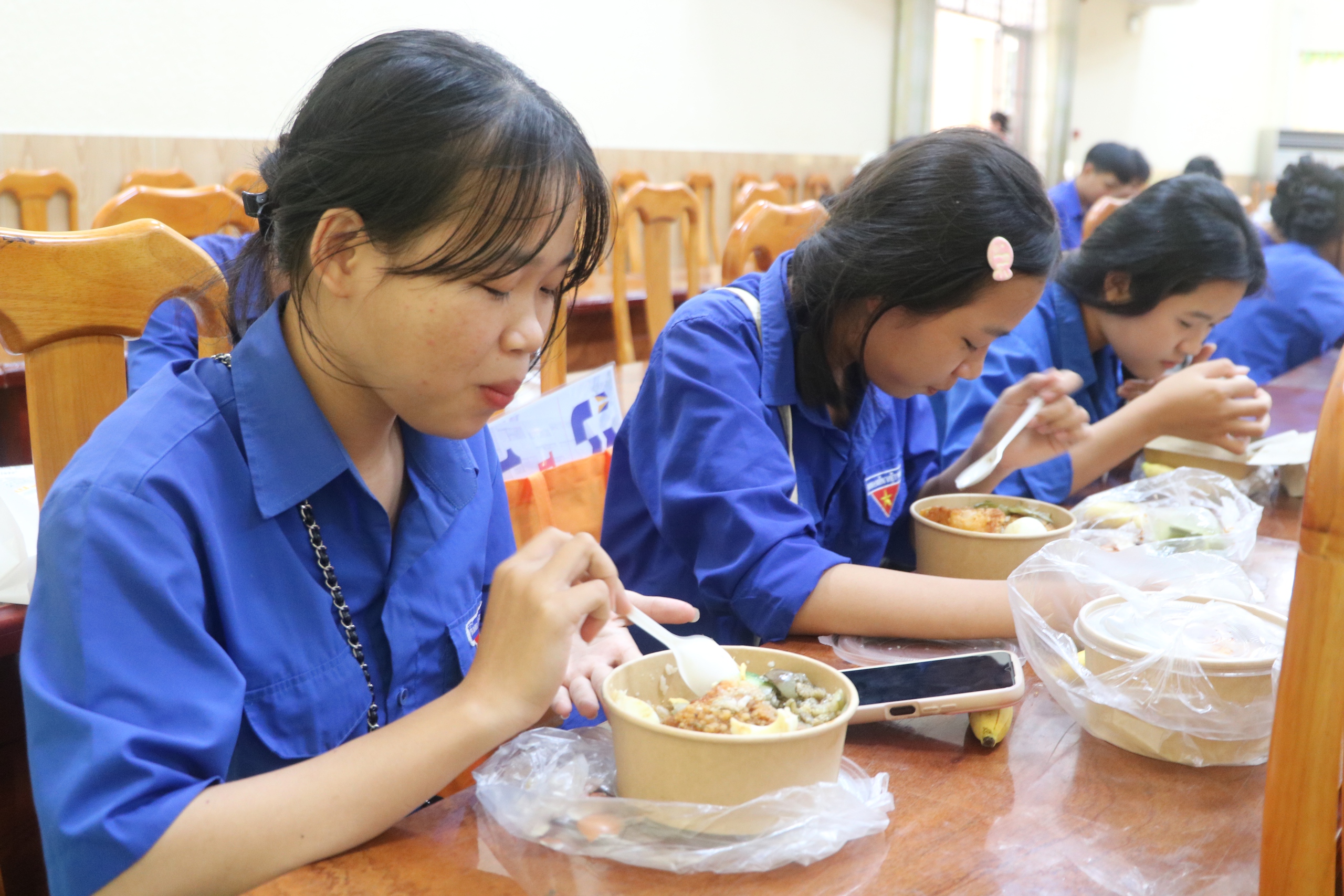 'Em không nghĩ đi Tư vấn mùa thi lại được lo cả cơm ăn, nước uống' - Ảnh 5.