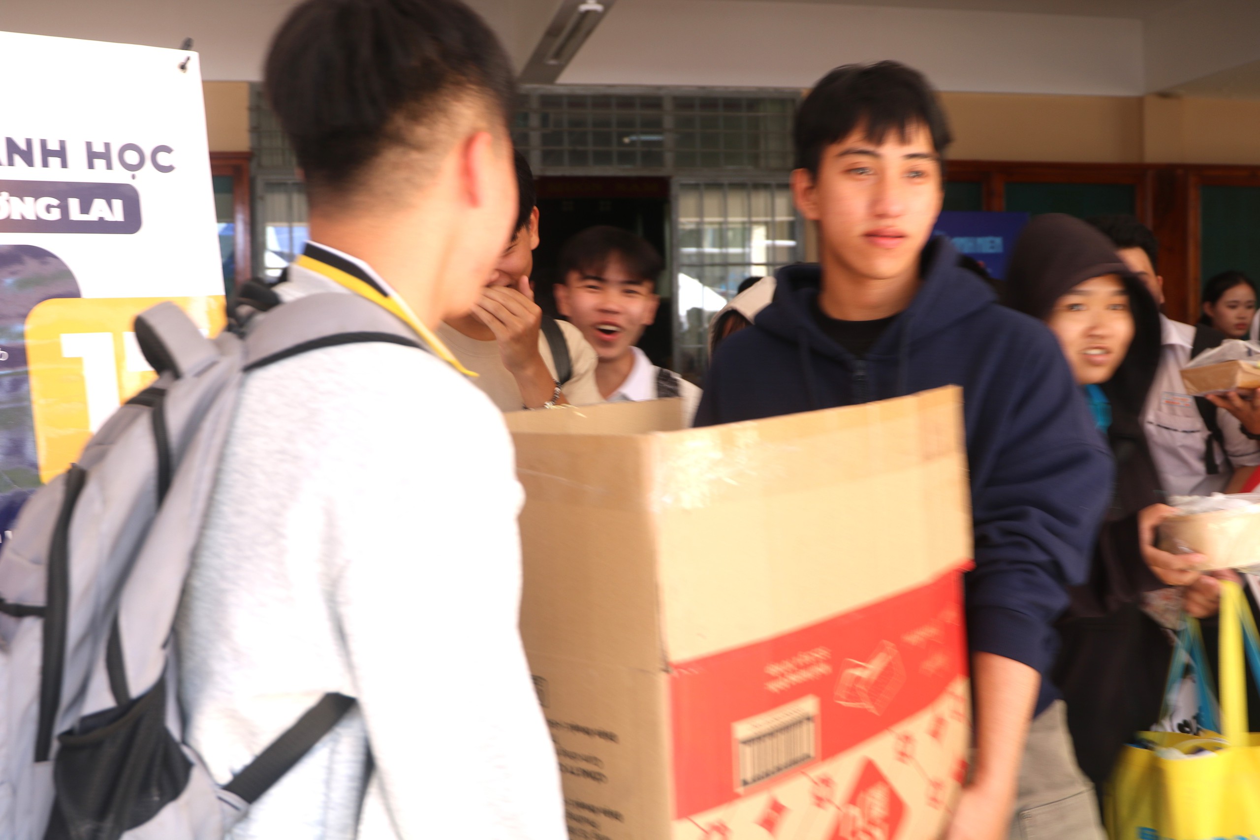 'Em không nghĩ đi Tư vấn mùa thi lại được lo cả cơm ăn, nước uống' - Ảnh 2.