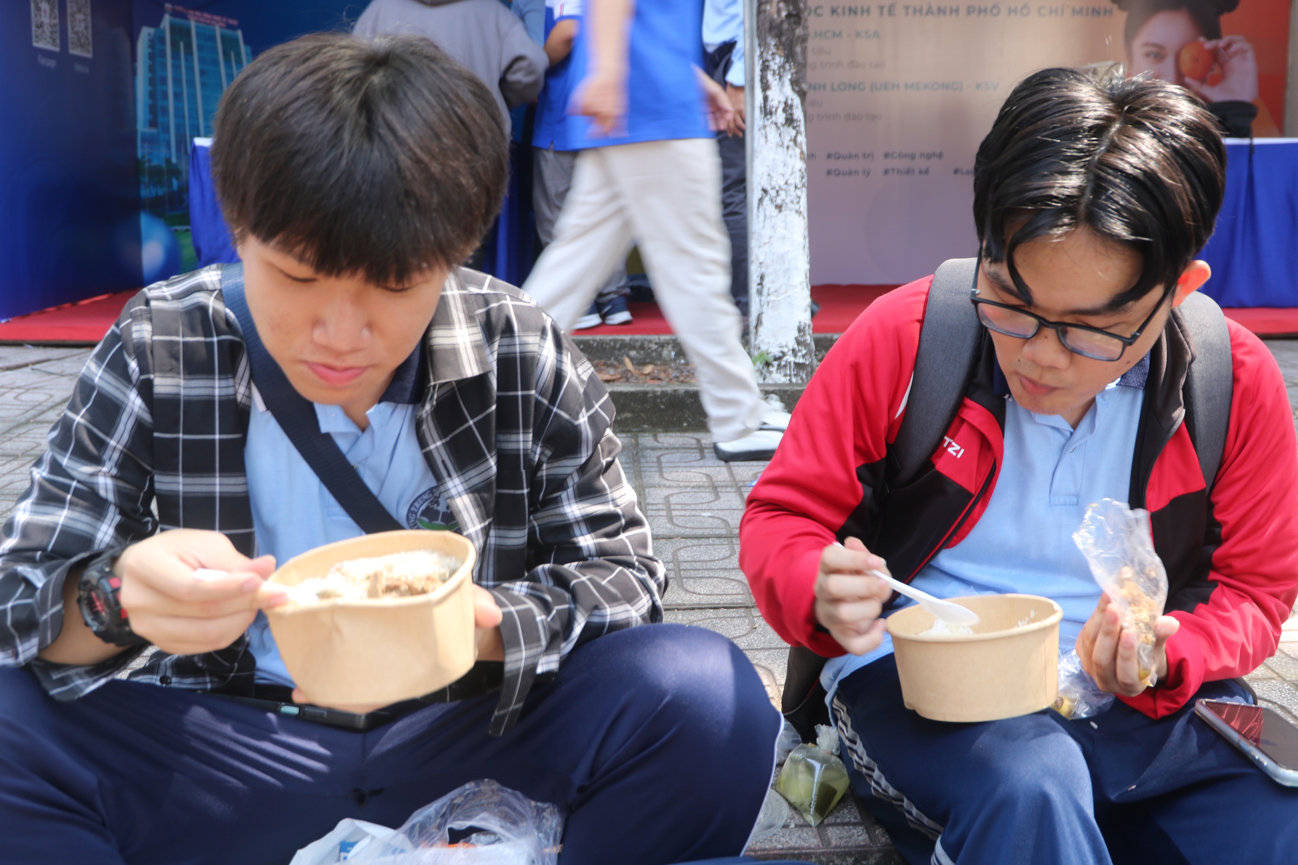 'Em không nghĩ đi Tư vấn mùa thi lại được lo cả cơm ăn, nước uống' - Ảnh 4.