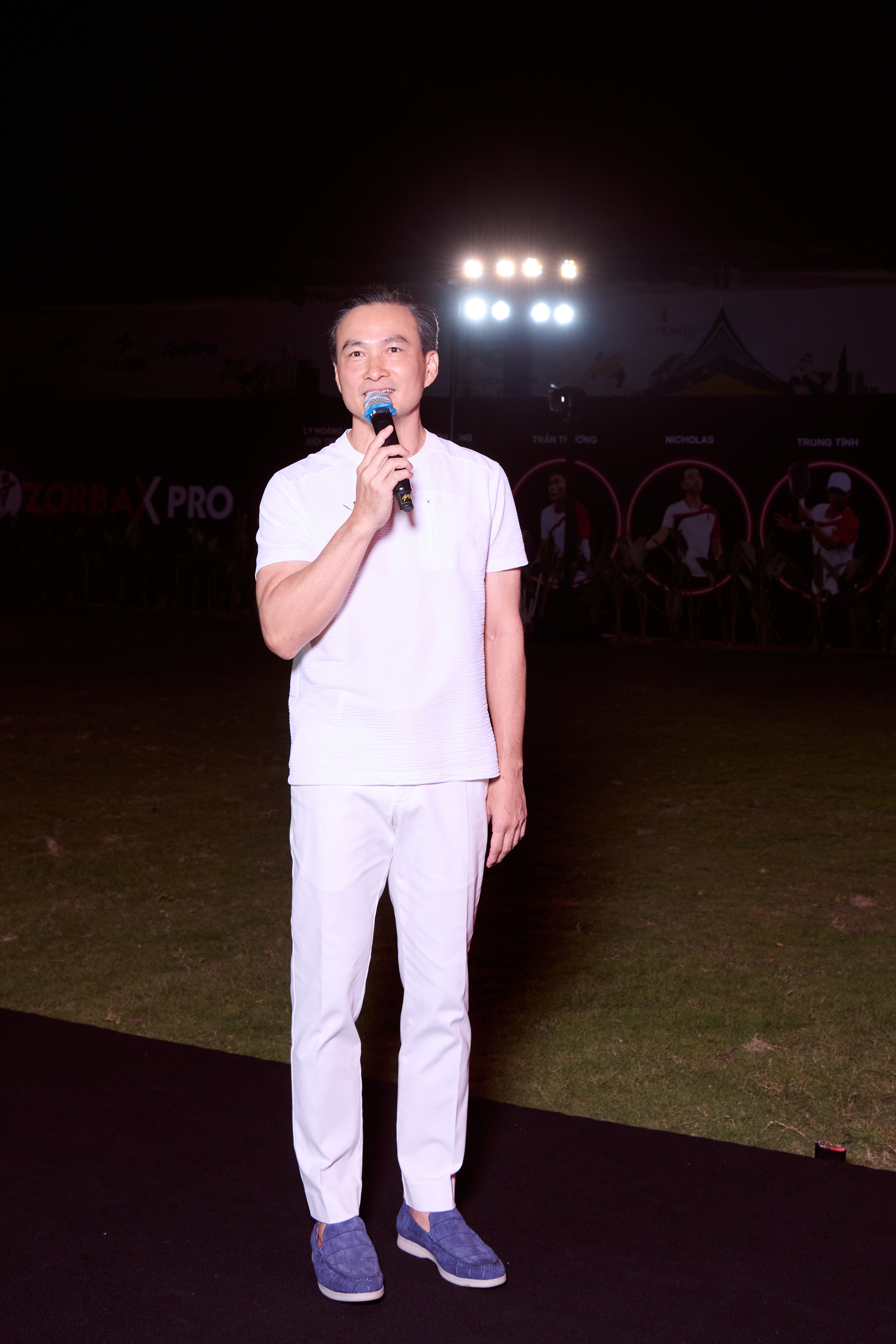 Diện mạo khác lạ của Chi Bảo và Kim Thư - Ảnh 1.