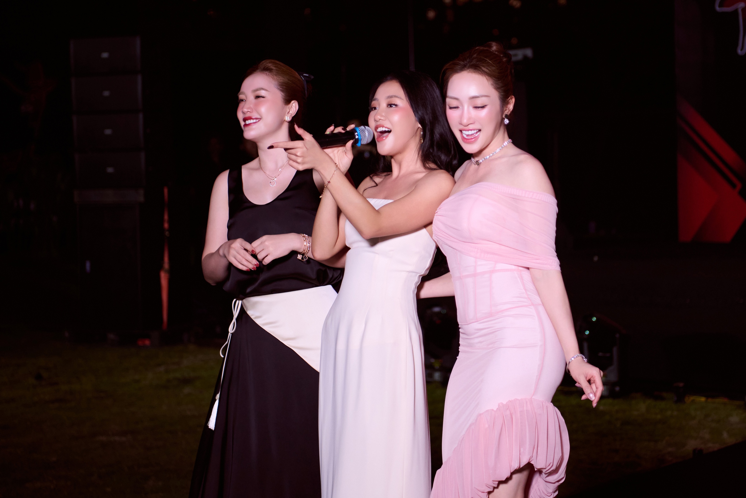 Diện mạo khác lạ của Chi Bảo và Kim Thư - Ảnh 8.