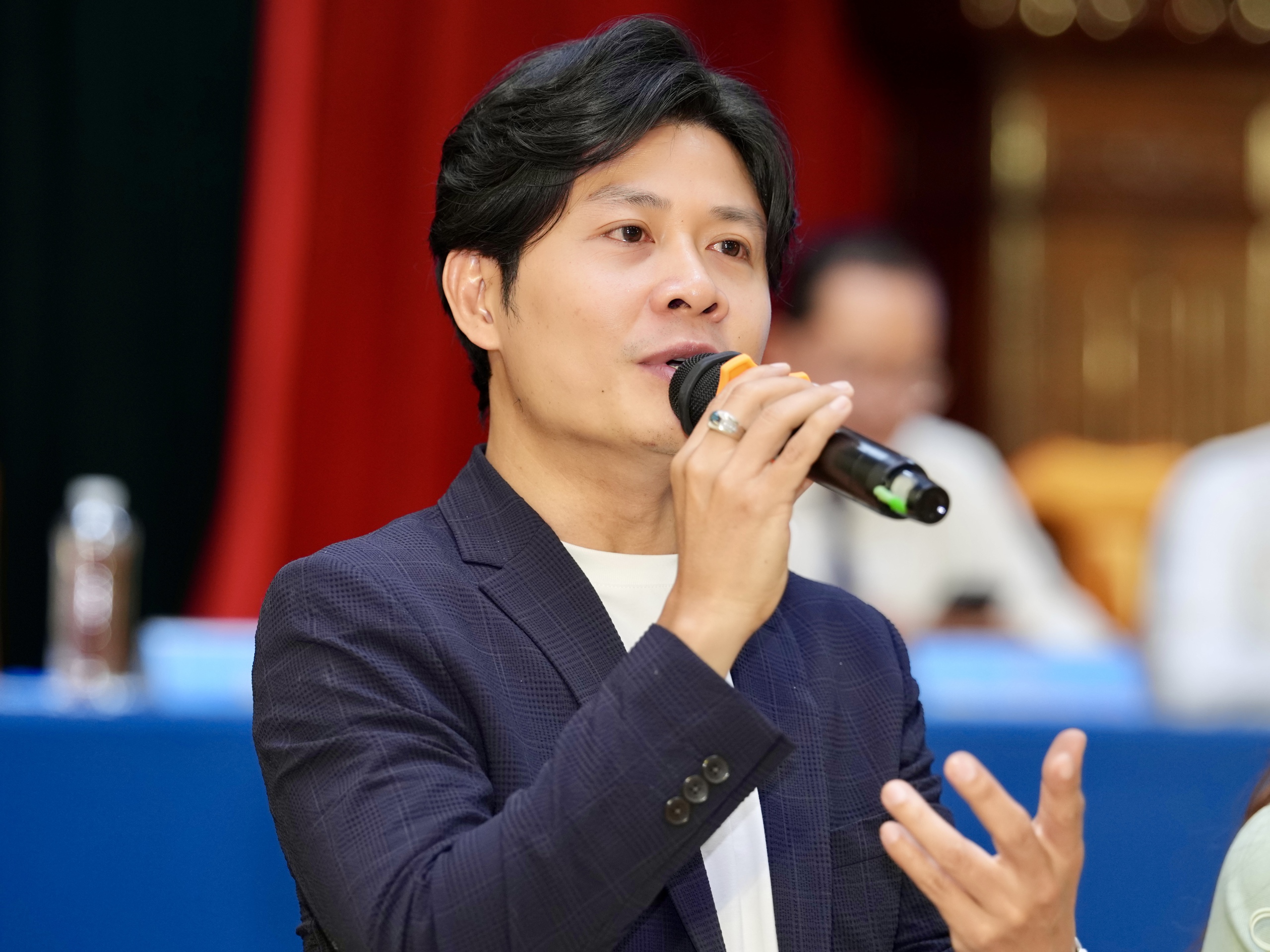 Nhạc sĩ Nguyễn Văn Chung: 'Mẹ thích tôi thi Bách khoa, nhưng...' - Ảnh 1.