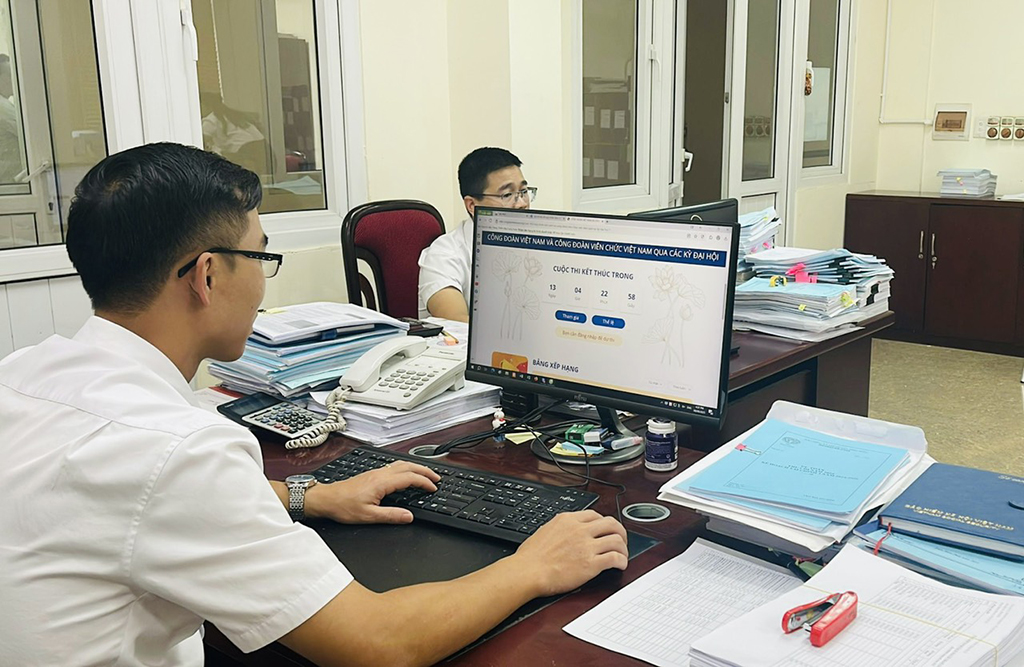 Viên chức được 'chân trong chân ngoài': Cởi mở nhưng cần kiểm soát - Ảnh 1.