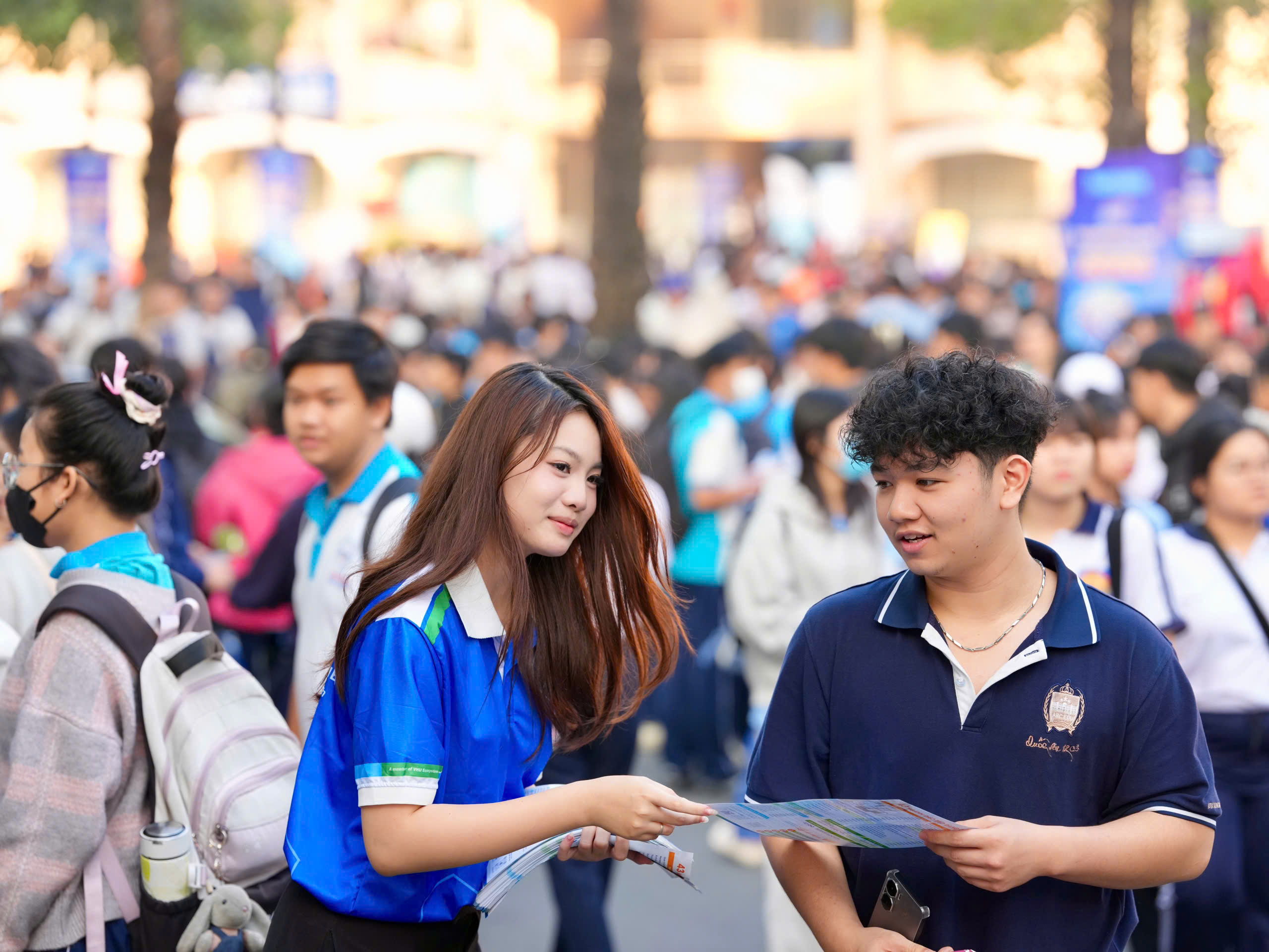 Bộ GD-ĐT th&ocirc;ng tin mới nhất về tuyển sinh đại học 2026 tại Tư vấn m&ugrave;a thi - Ảnh 1.