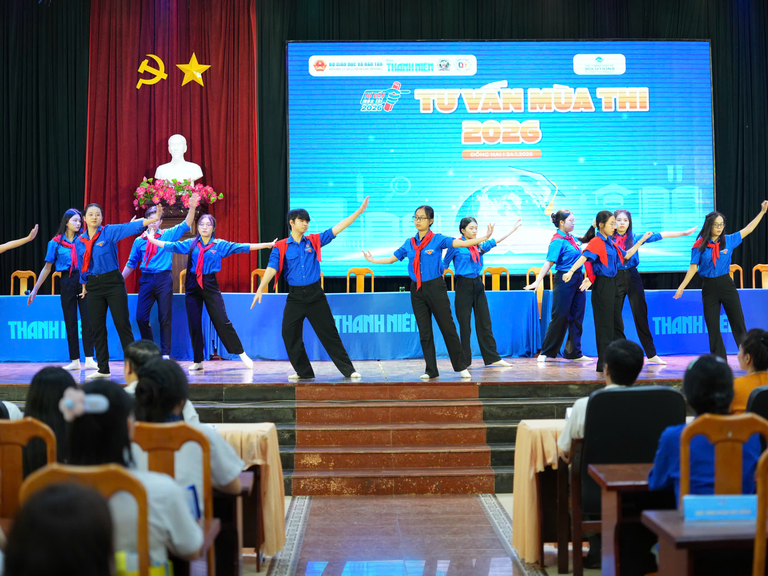 Bộ GD-ĐT th&ocirc;ng tin mới nhất về tuyển sinh đại học 2026 tại Tư vấn m&ugrave;a thi - Ảnh 13.