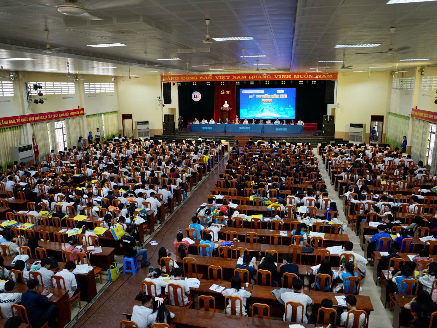 Bộ GD-ĐT th&ocirc;ng tin mới nhất về tuyển sinh đại học 2026 tại Tư vấn m&ugrave;a thi - Ảnh 11.