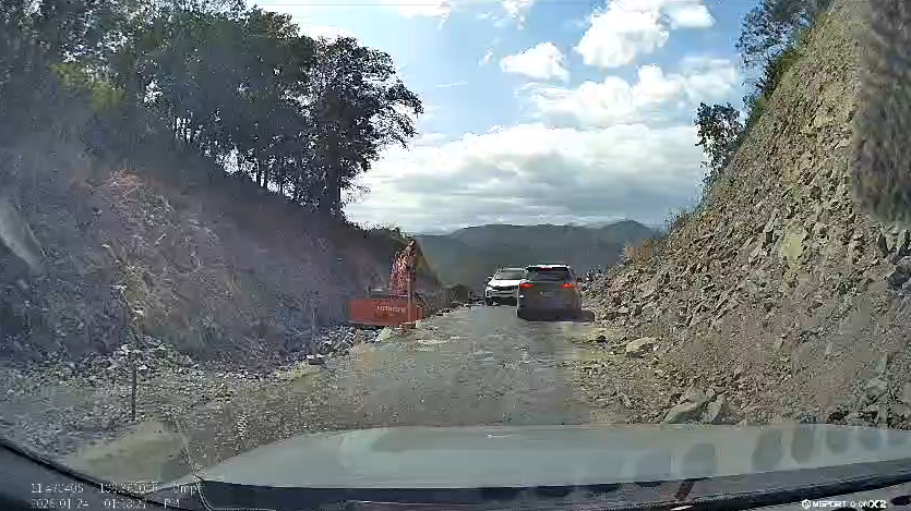 Cảnh báo nguy hiểm cho xe lưu thông trên đèo Đại Ninh , tuyến QL28B Lâm Đồng - Ảnh 4.