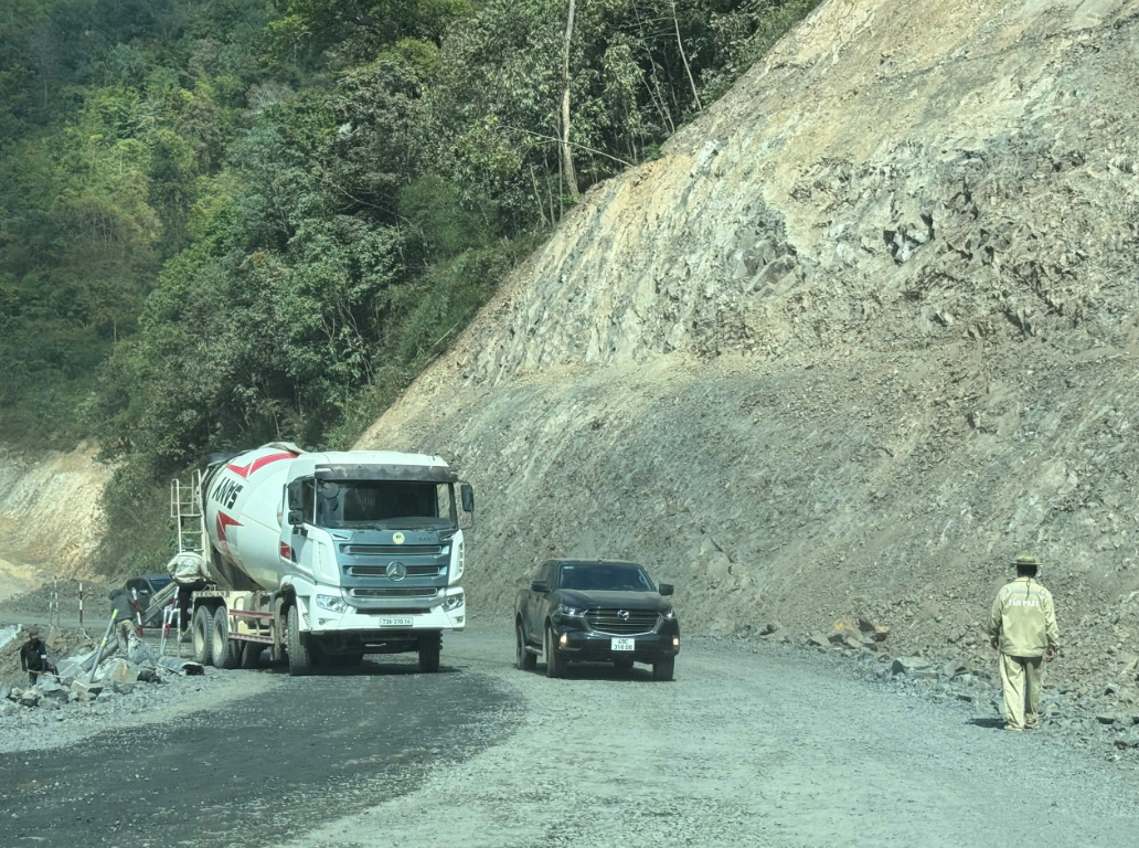 Cảnh báo nguy hiểm cho xe lưu thông trên đèo Đại Ninh , tuyến QL28B Lâm Đồng - Ảnh 6.