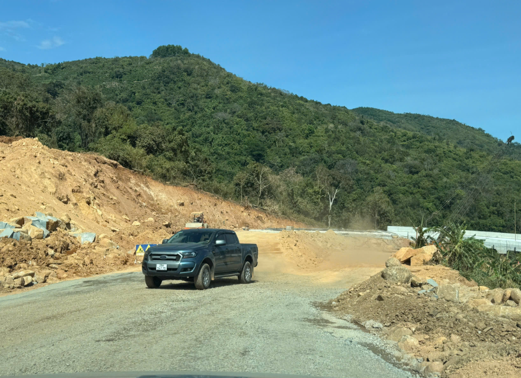 Cảnh báo nguy hiểm cho xe lưu thông trên đèo Đại Ninh , tuyến QL28B Lâm Đồng - Ảnh 8.