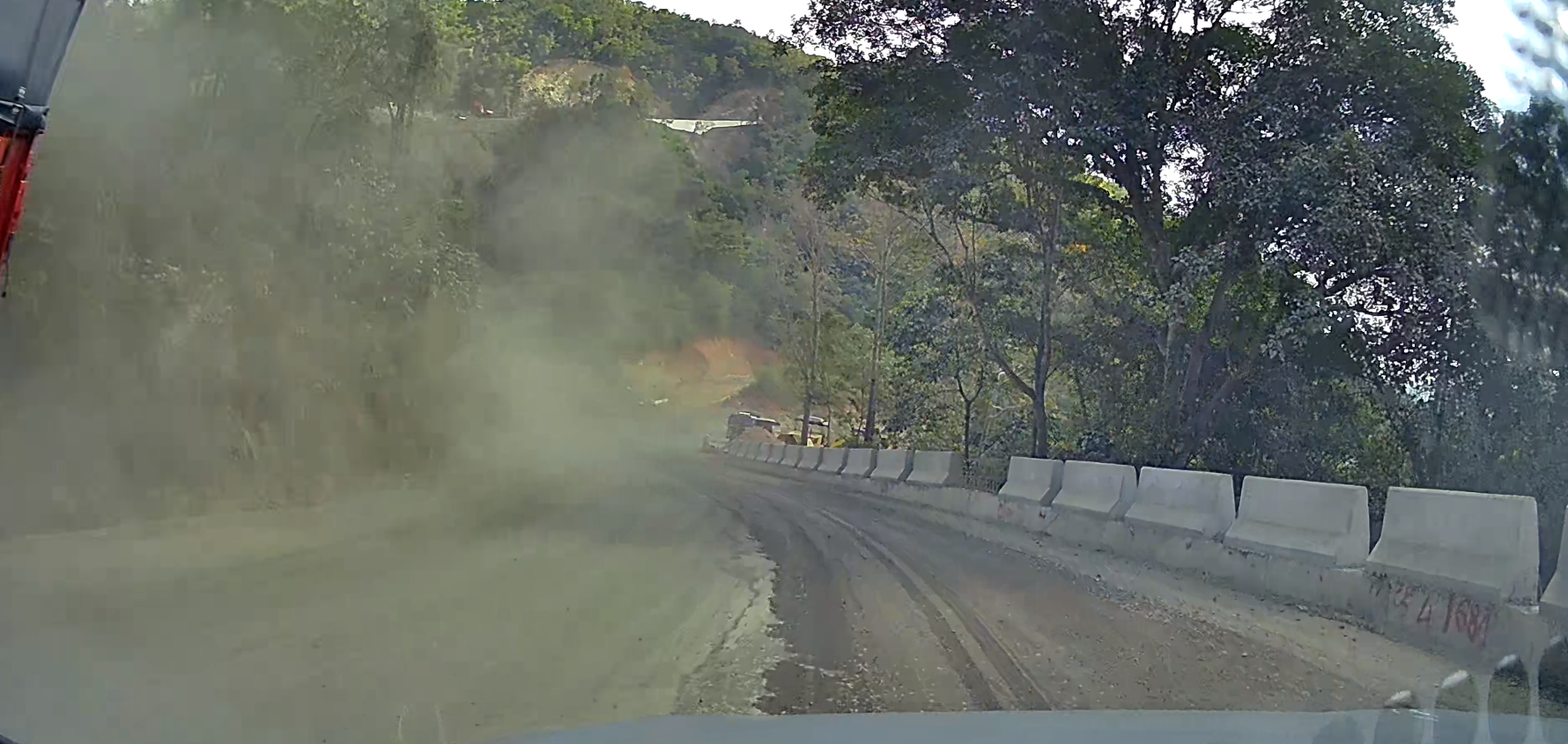 Cảnh báo nguy hiểm cho xe lưu thông trên đèo Đại Ninh , tuyến QL28B Lâm Đồng - Ảnh 2.