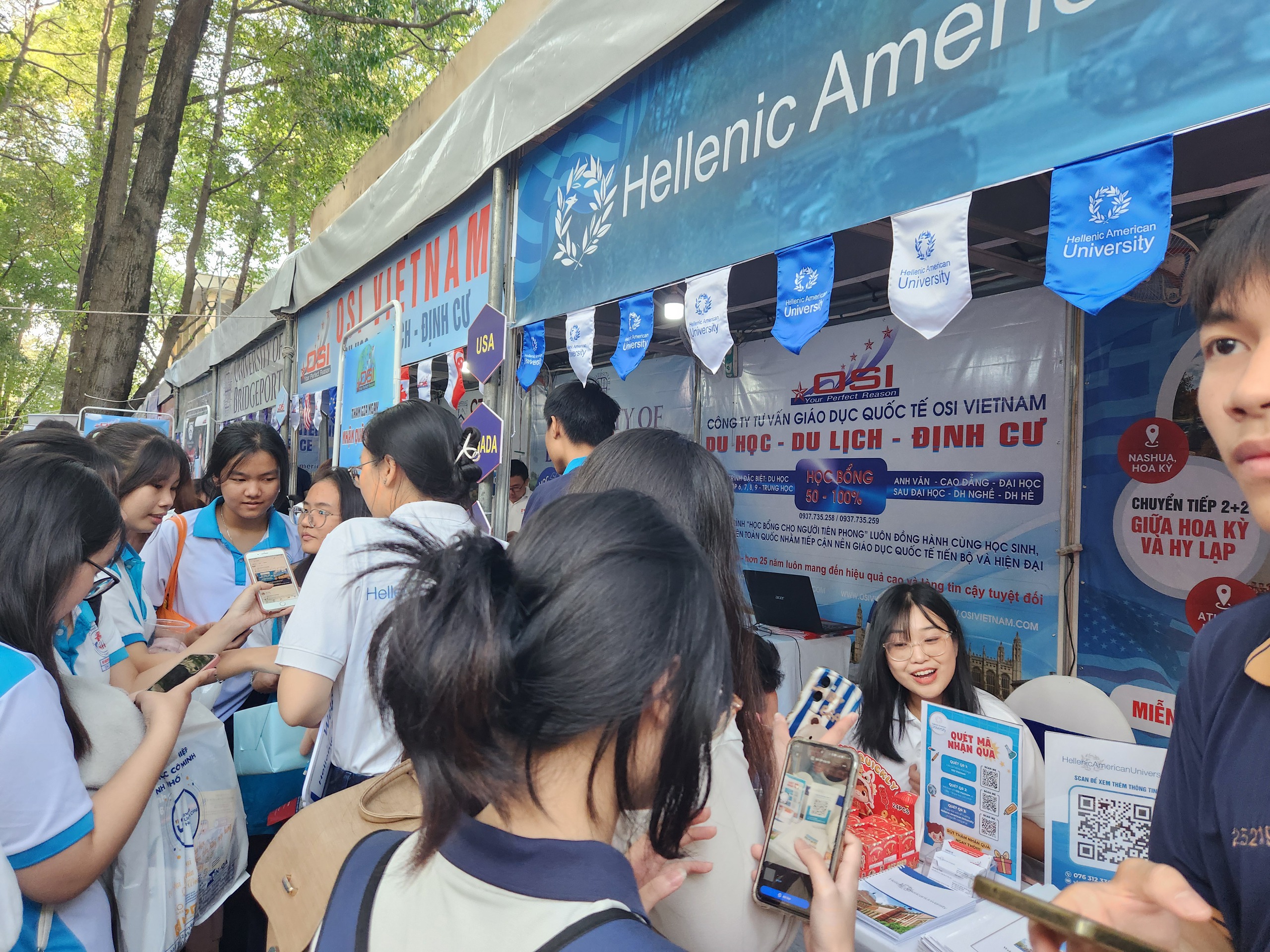 Hơn 15.000 học sinh trong sự kiện chọn trường, chọn ng&agrave;nh 28 năm tuổi - Ảnh 15.