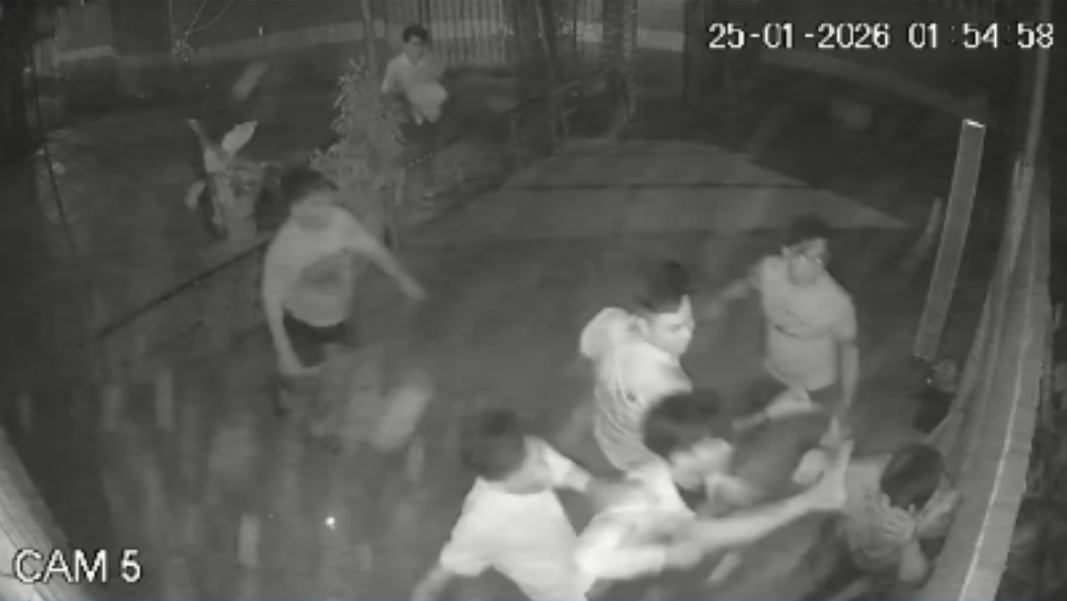 Điều tra vụ thanh niên bị nhóm người đánh dã man lúc nửa đêm ở TP.HCM- Ảnh 1.