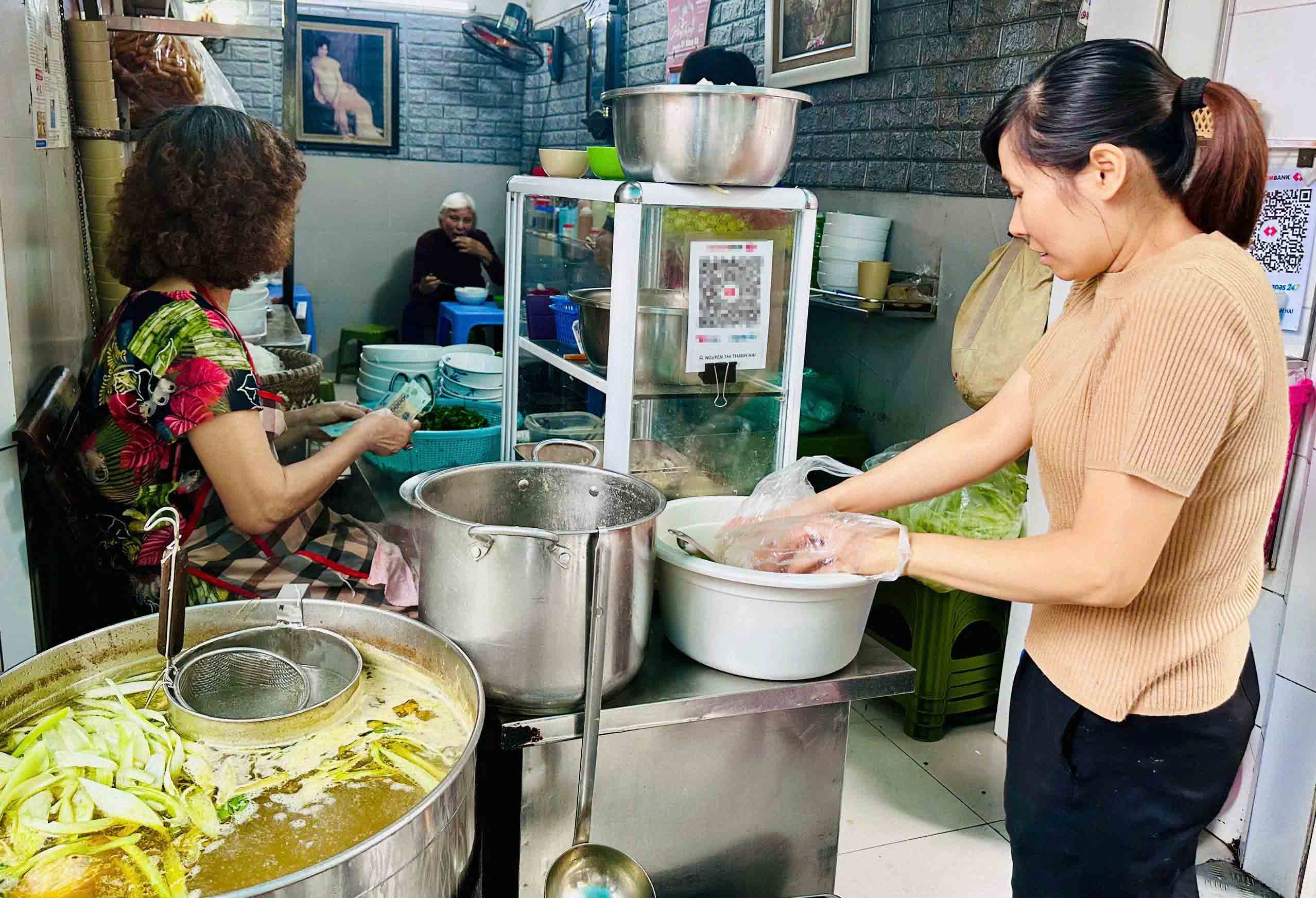 Giảm gánh nặng thuế, phí cho hộ kinh doanh- Ảnh 1.