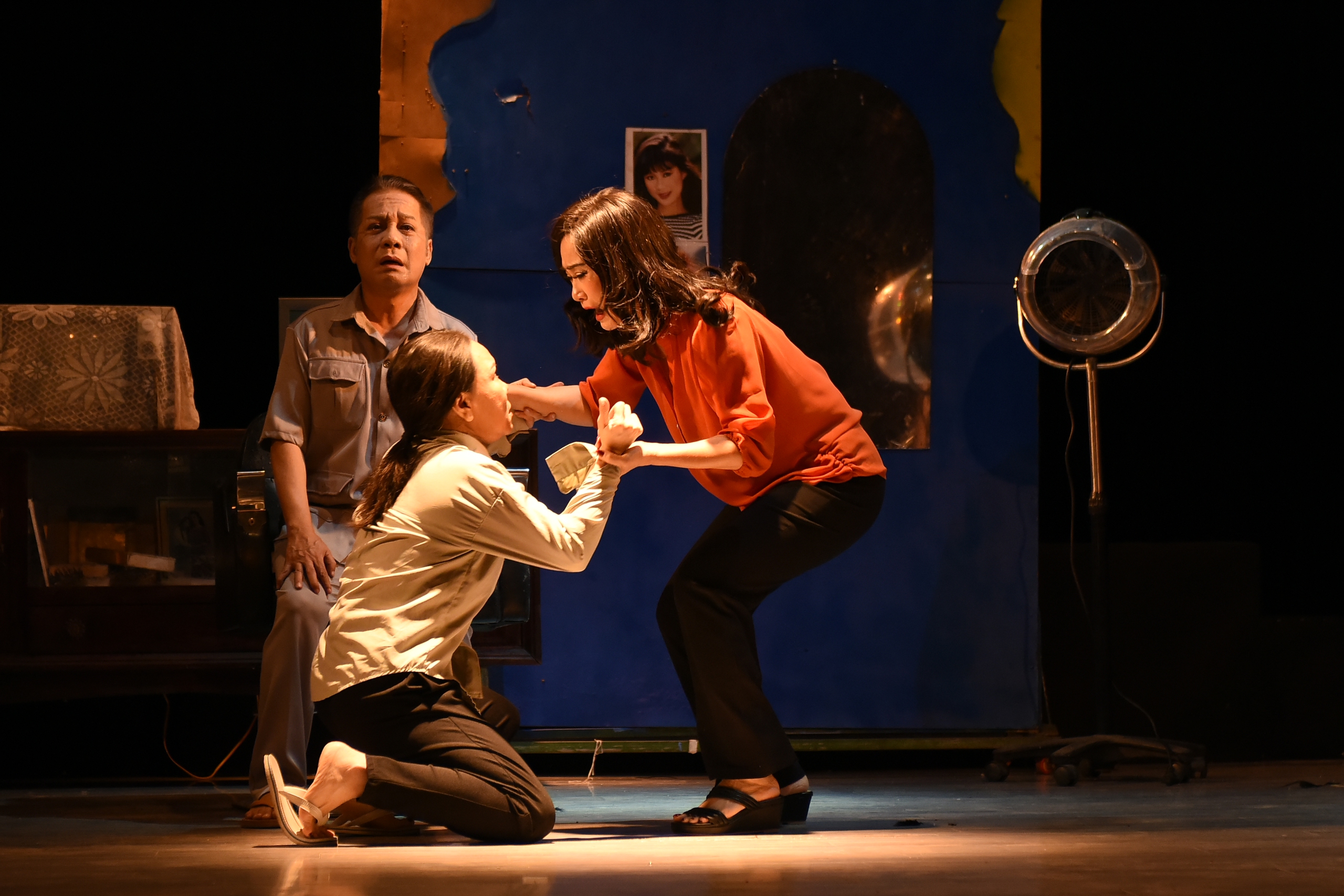 NSƯT Tuyết Thu, Việt Hương lấy nước mắt khán giả với 'Con gái chị Hằng' - Ảnh 1.