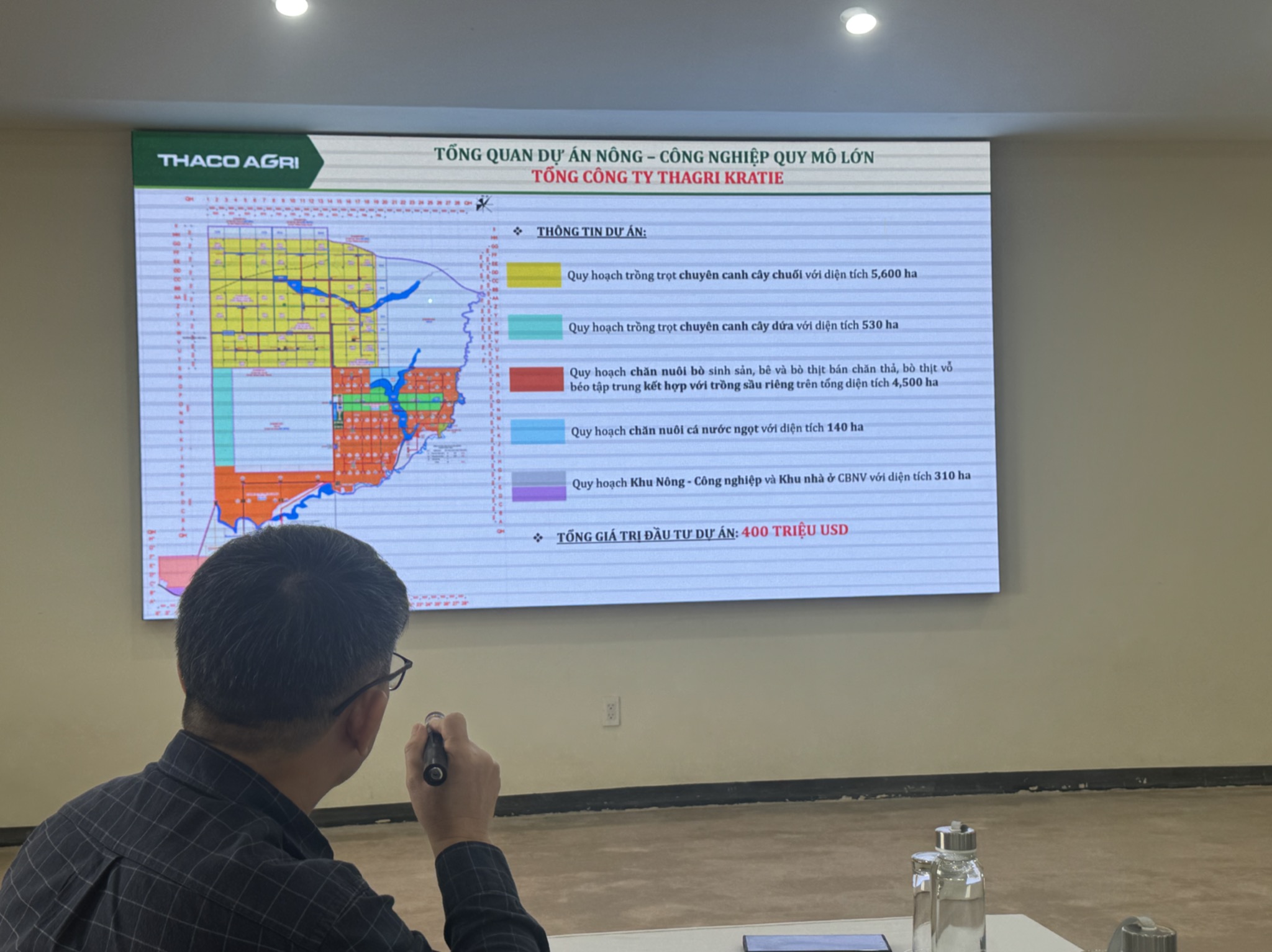 Tỉ ph&uacute; Trần B&aacute; Dương biến chuối phế thải th&agrave;nh sợi vải như thế n&agrave;o? - Ảnh 8.