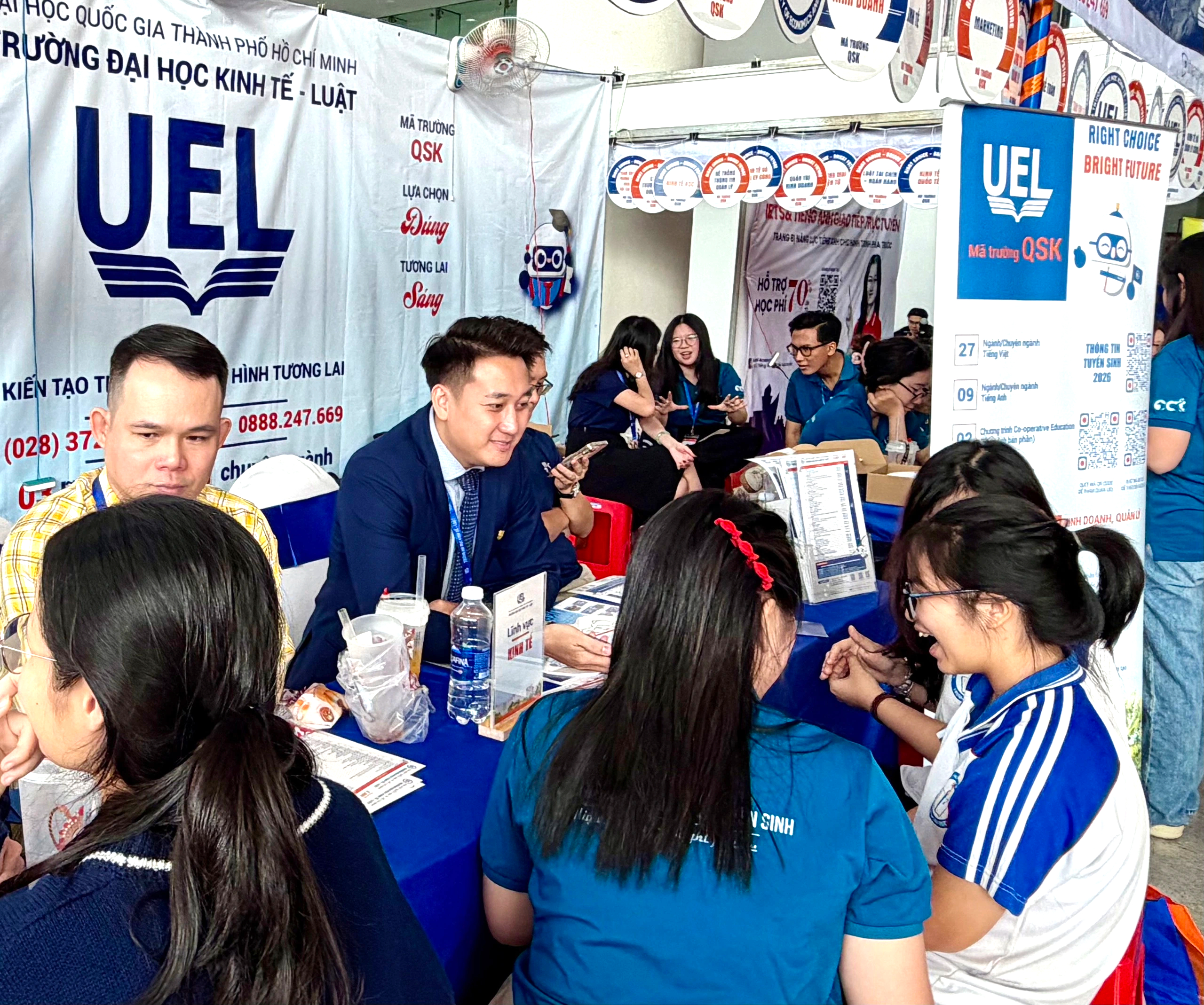 Những khoảnh khắc ấn tượng của học sinh lớp 12  - Ảnh 3.