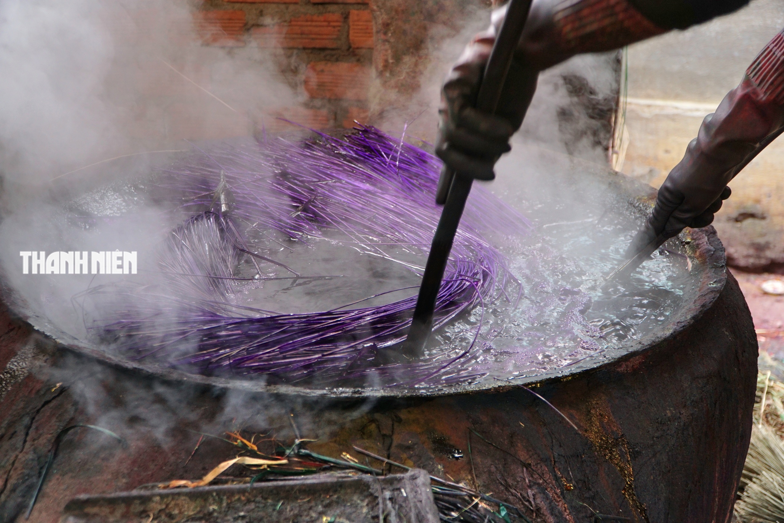 Làng dệt chiếu cói Phú Tân bên đầm Ô Loan giữ gìn nghề truyền thống trăm năm - Ảnh 9. Làng dệt chiếu cói Phú Tân bên đầm Ô Loan giữ gìn nghề truyền thống trăm năm - Ảnh 9.