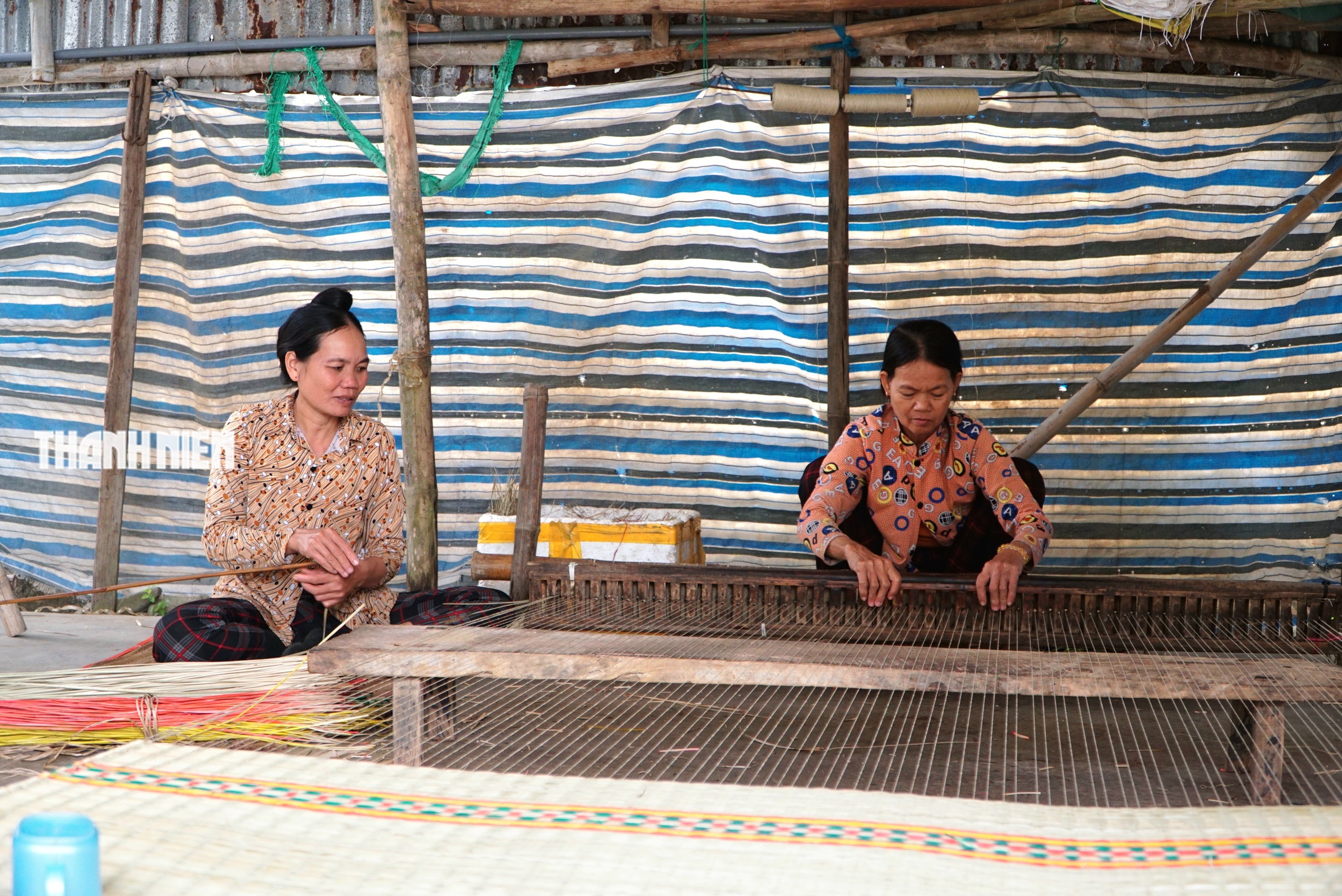 Làng dệt chiếu cói Phú Tân bên đầm Ô Loan giữ gìn nghề truyền thống trăm năm - Ảnh 3. Làng dệt chiếu cói Phú Tân bên đầm Ô Loan giữ gìn nghề truyền thống trăm năm - Ảnh 3.